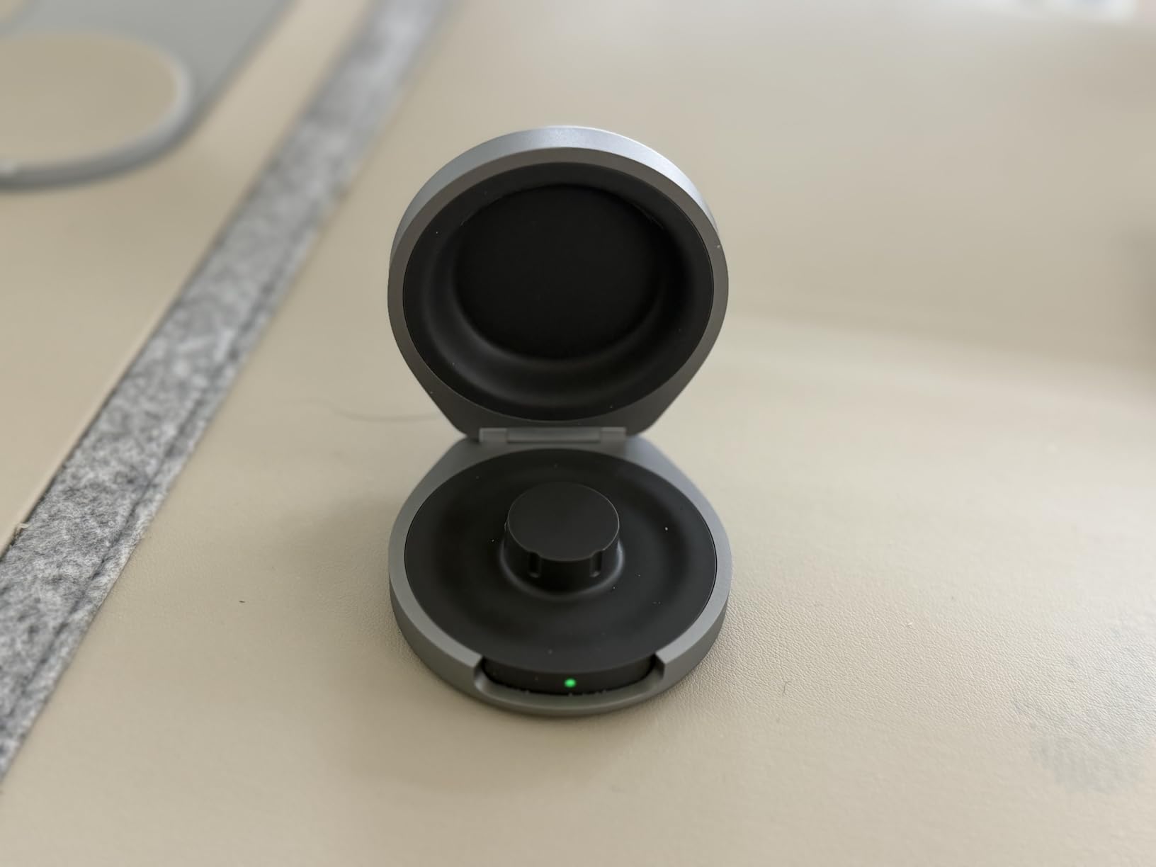 Oura Ring 4 Charging Case - Size 8 - Up to 5 Oura Ring Charges customer photo 1