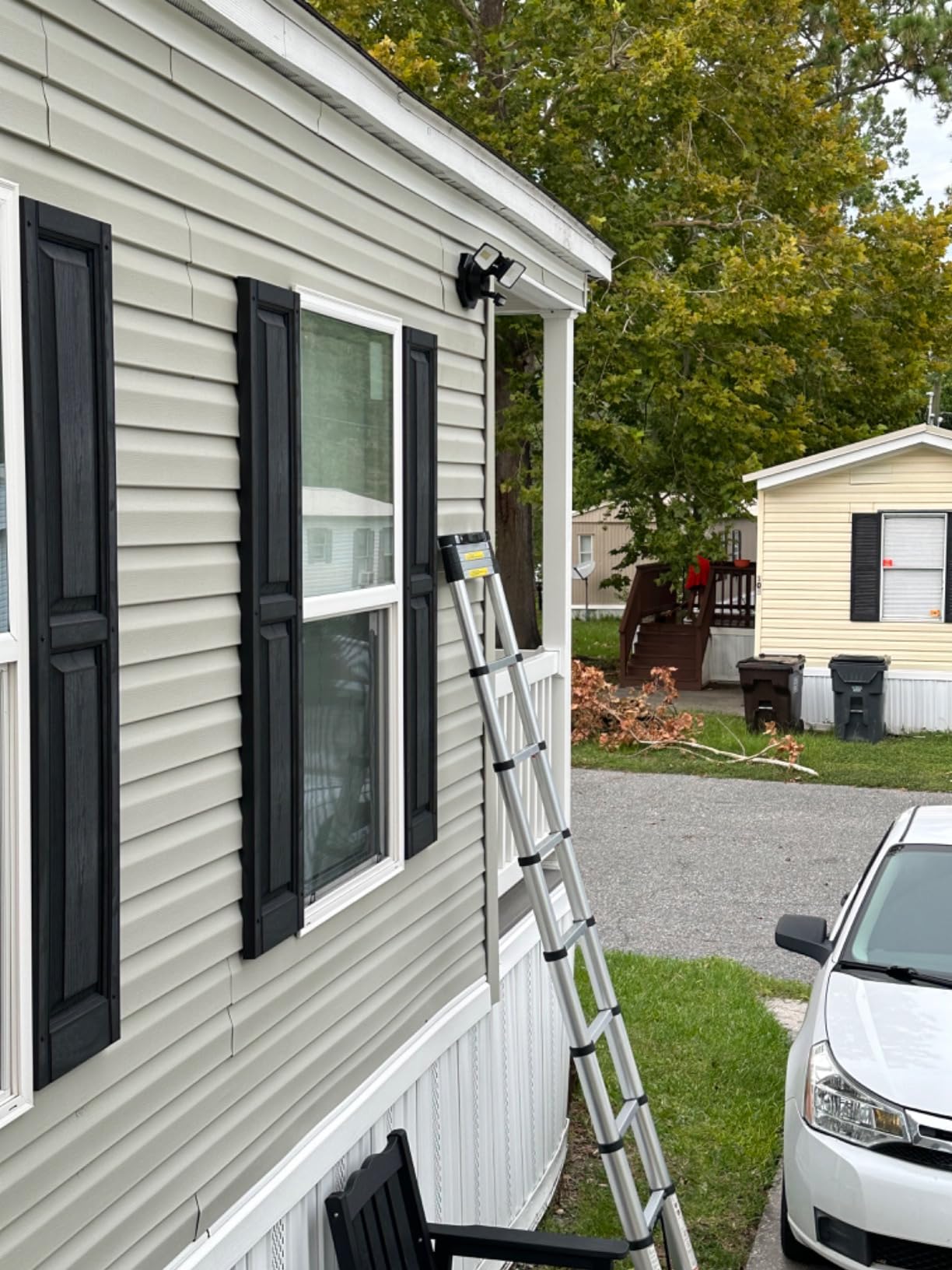 VEVOR 12.5ft Telescoping Ladder, Aluminum Lightweight Multi-Purpose Collapsible Extension, One-Touch Retraction Ladder, Heavy Duty 330LBS Max Capacity customer photo 1