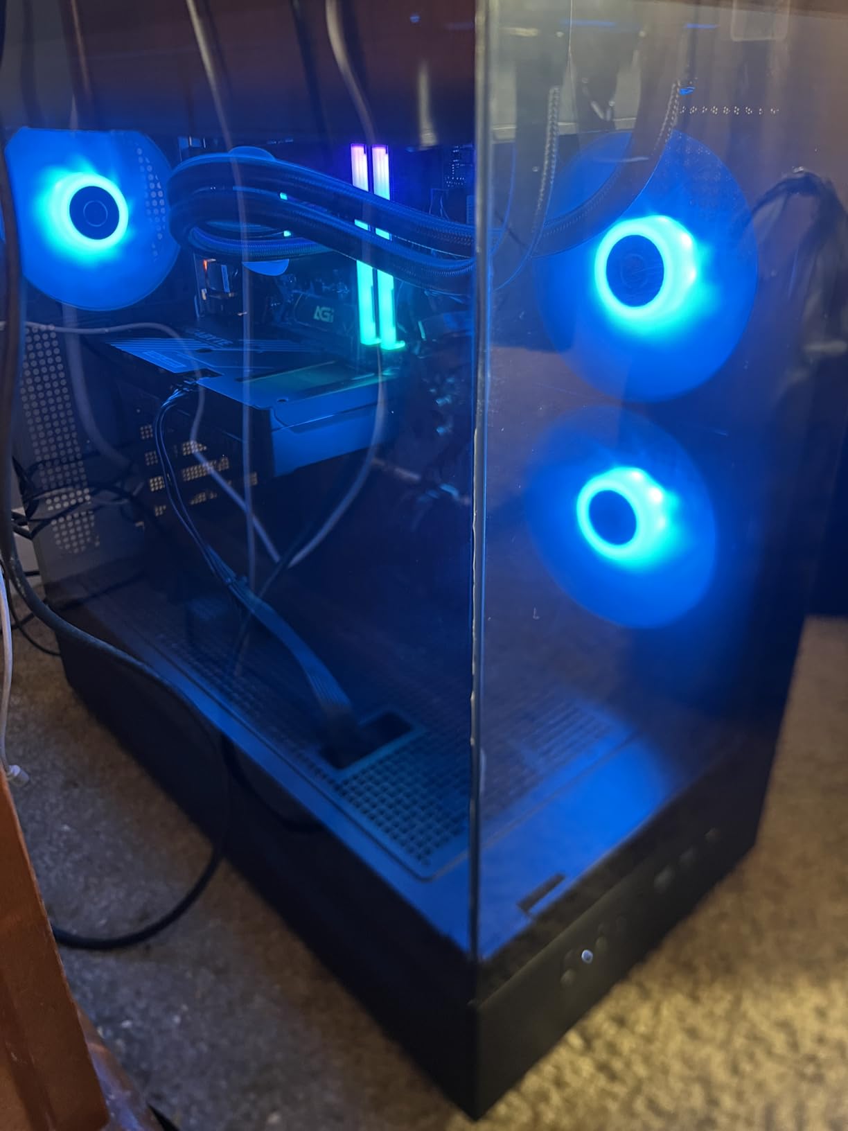 Skytech Gaming Archangel 5 Gaming PC, AMD Ryzen 7 7800X3D 4.2GHz, NVIDIA RTX 5060 Ti 16GB, 1TB NVMe SSD, 32GB DDR5 RAM 6000, 750W Gold PSU, 360 ARGB AIO, Wi-Fi, Win 11, Desktop customer photo 1