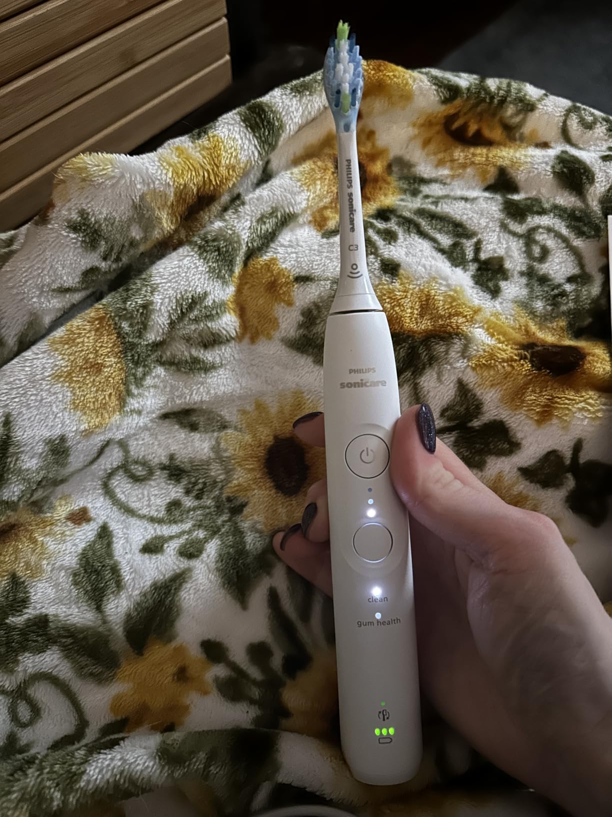 Philips Sonicare 5900 Series Electric Toothbrush - Next-Generation Sonicare Technology, Pressure Sensor, 6 Brushing Settings, SmarTimer, BrushPacer, 21-Day Runtime, White, Model HX7130/02 customer photo 2