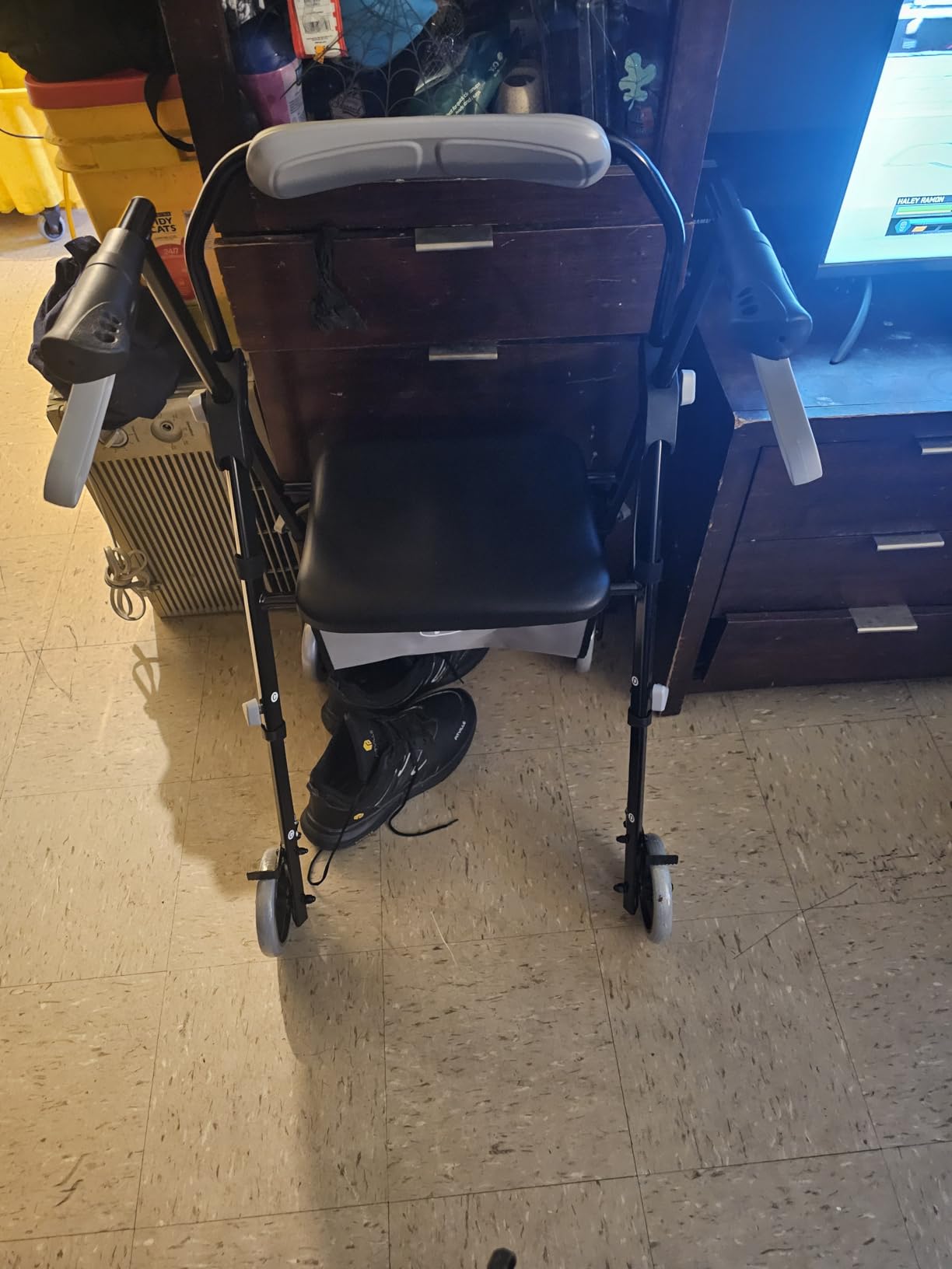 VOCIC Walkers for Seniors, Z11 Rollator Walker with Seat, Max 380 lbs, Avant Walkers with Ergo Seat & Backrest, Foldable Rollator Adjustable Height, All Terrain Walker, Lightweight customer photo 2