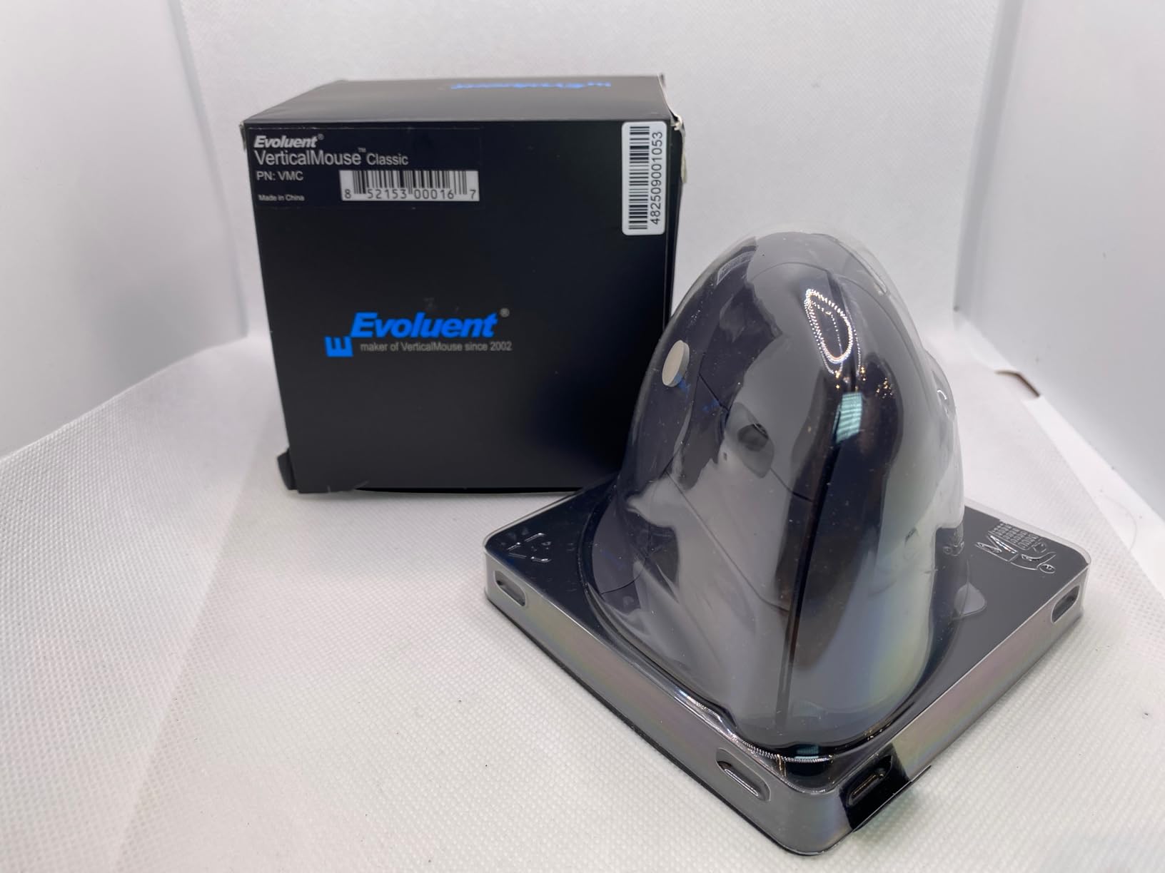 Evoluent - Inventor of The Vertical Mouse - VMC Vertical Ergonomic Mouse Wireless USB/Bluetooth Ergo Design for Right Hand M-L, Sculpted Comfort, 4 Speeds, Copy & Paste Buttons customer photo 1