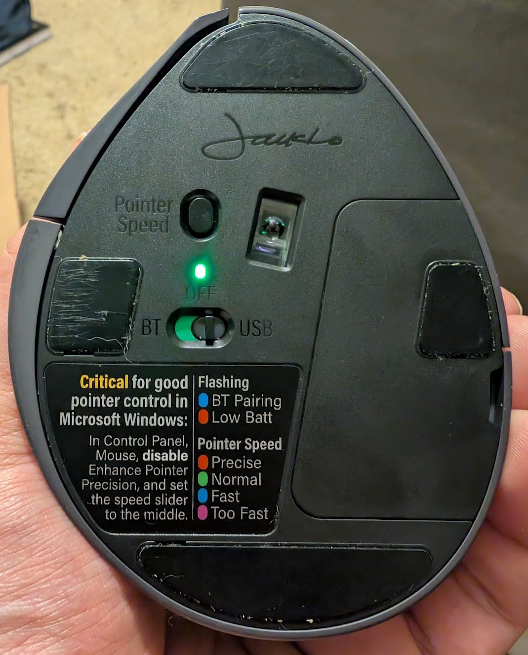 Evoluent - Inventor of The Vertical Mouse - VMC Vertical Ergonomic Mouse Wireless USB/Bluetooth Ergo Design for Right Hand M-L, Sculpted Comfort, 4 Speeds, Copy & Paste Buttons customer photo 2