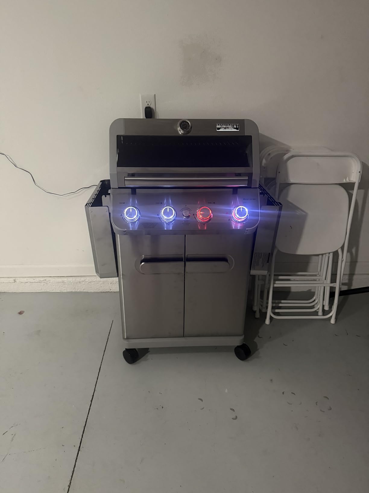 Monument Grills 4 Burner Propane Gas Grill, Stainless Steel Outdoor Patio Barbecue Grill, with Broil Zone Fast Heating, Knob Control, and Easy Cleanup, M410MBZ customer photo 1