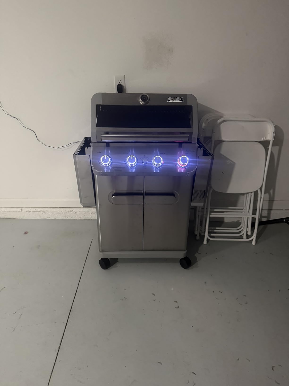 Monument Grills 4 Burner Propane Gas Grill, Stainless Steel Outdoor Patio Barbecue Grill, with Broil Zone Fast Heating, Knob Control, and Easy Cleanup, M410MBZ customer photo 2