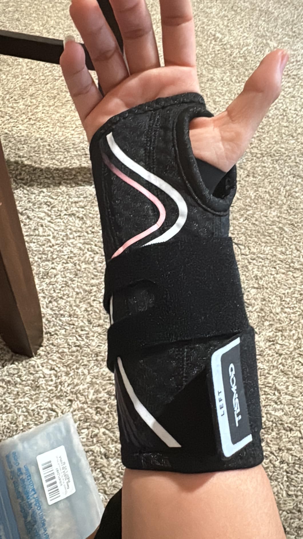 Wrist Brace for Carpal Tunnel,Night Wrist Support Pain Relief Wrist Splint for Arthritis Tendonitis Sprains Hand Brace for Work Fit for Women and Men(Right,L-XL) customer photo 1