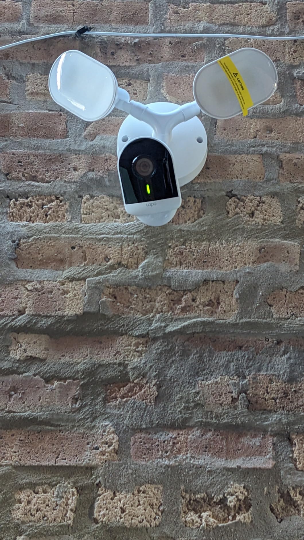 Tapo 2K Outdoor Pan/Tilt Wired Floodlight Security Camera - 1500 Lm Dimmable, 360° AI Motion Tracking, Person/Vehicle Detection, 24/7 Recording, Subscription-Free Local Storage or Optional Cloud, C710 customer photo 2