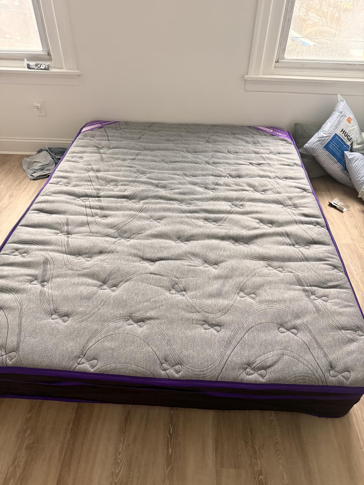 Queen Size Mattress, 14 Inch Deluxe Hybrid Queen Mattress in a Box, Cooling-Gel Memory Foam & Pocket Springs, Medium Firm, Pressure Relief, Extra Edge Support, 365-Night Trial (2026 Upgraded Support) customer photo 1