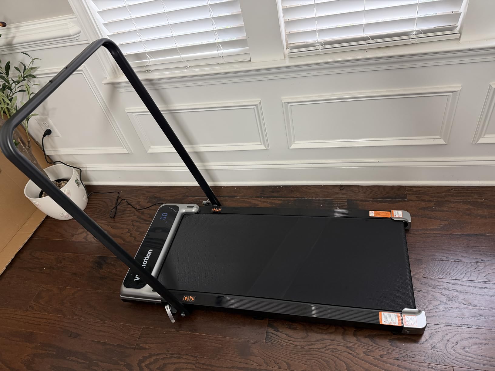 Walking Pad Treadmill with Handle Bar and Adjustable Incline, Compact Portable Treadmills for Home Office, 2.5HP Quiet Anti-Slip Under Desk Treadmills, 0.6-3.8 MPH Remote Speed Control customer photo 2