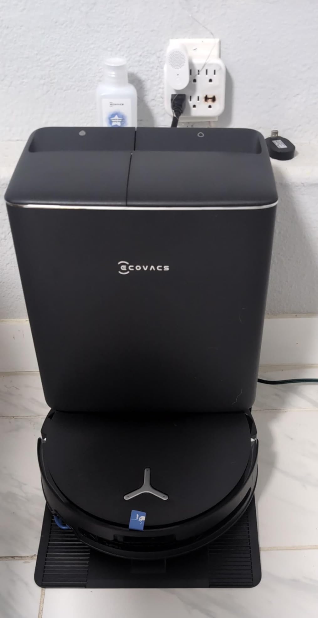 ECOVACS DEEBOT T90 PRO OMNI Robot Vacuum and Mop, 30,000Pa Suction, Instant Self-Cleaning OZMO Roller Mop, TruEdge Deep Edge Cleaning, ZeroTangle, Hot Water Wash & 145F Air Dry, AI Obstacle Avoidance customer photo 1