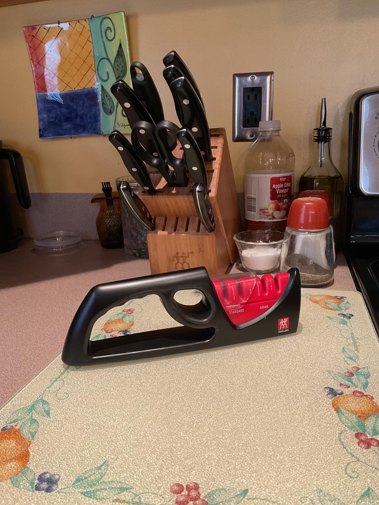 ZWILLING Twin Signature 11-Piece German Knife Set with Block, Razor-Sharp, Made in Company-Owned German Factory with Special Formula Steel perfected for almost 300 Years, Dishwasher Safe customer photo 2