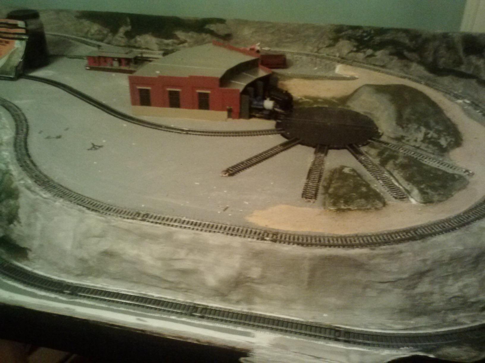 Atlas Model Roundhouse 3-Stall Kit, HO Scale customer photo 1