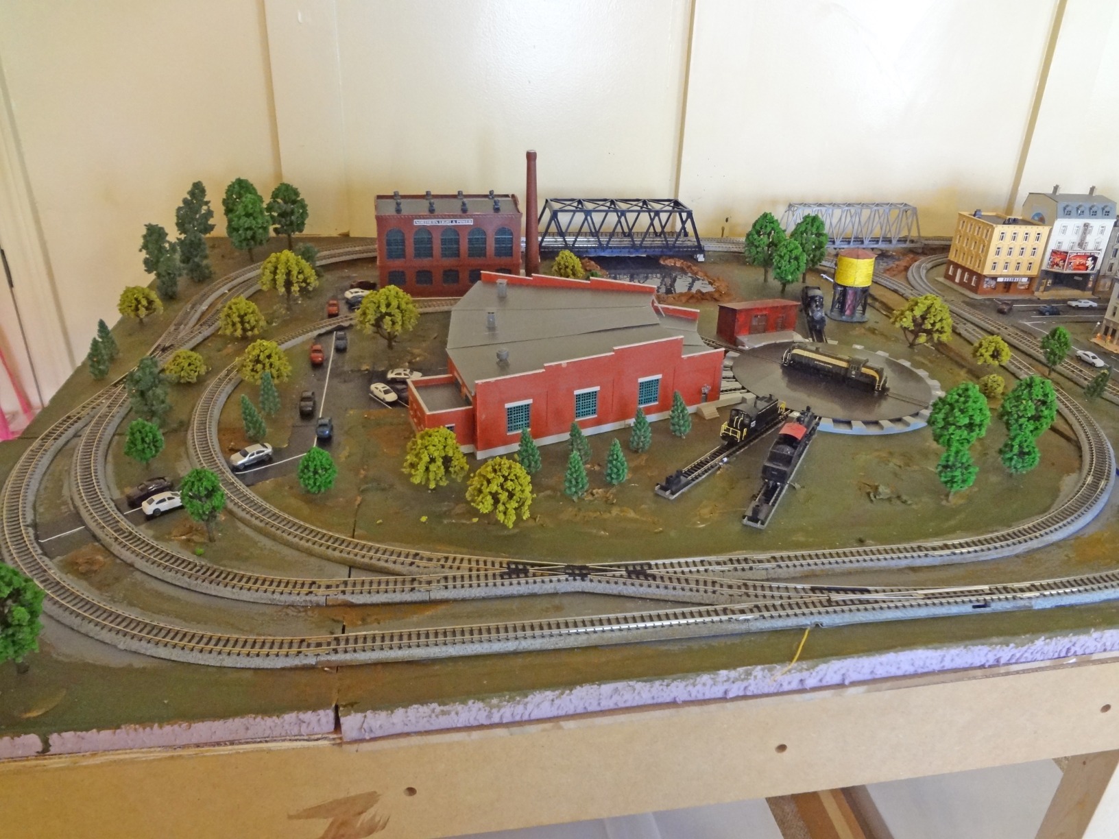 Atlas N Scale 3-Stall Roundhouse Kit customer photo 1