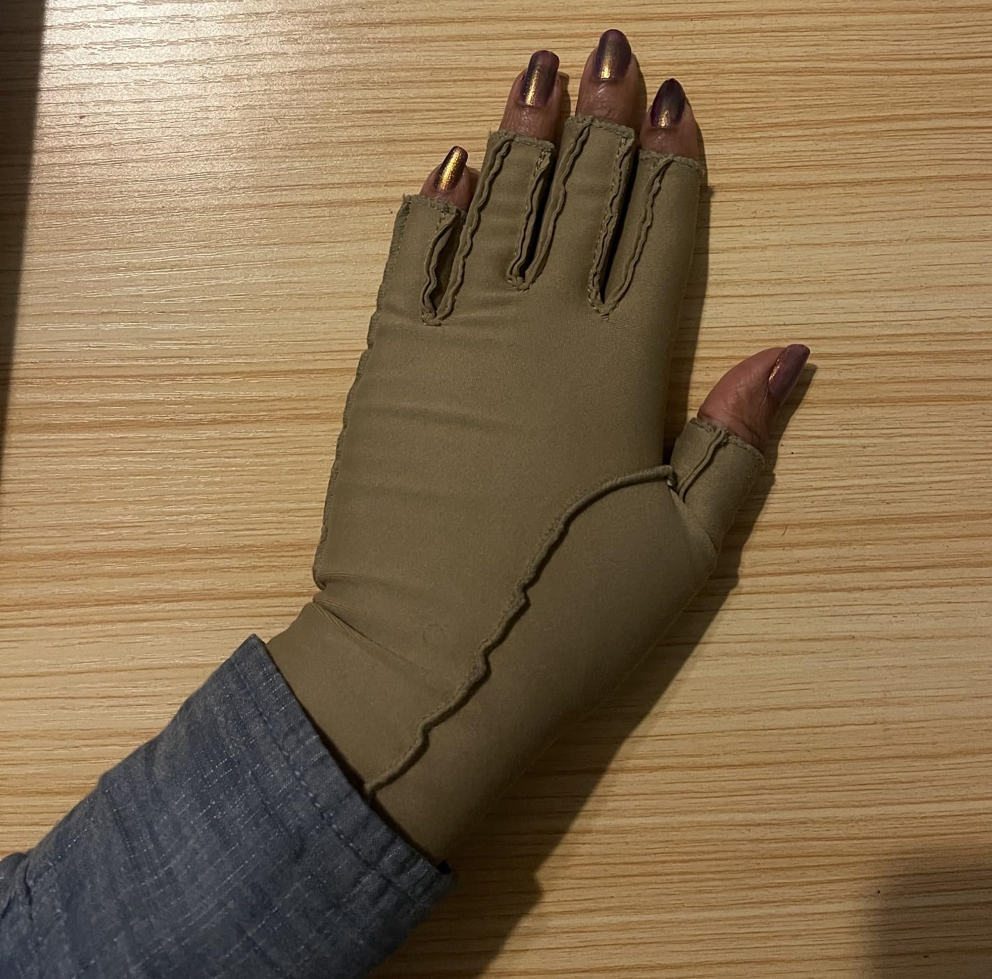 isotoner Women & Men Arthritis Compression Rheumatoid Pain Relief Gloves for joint support with Open/Full finger design customer photo 1