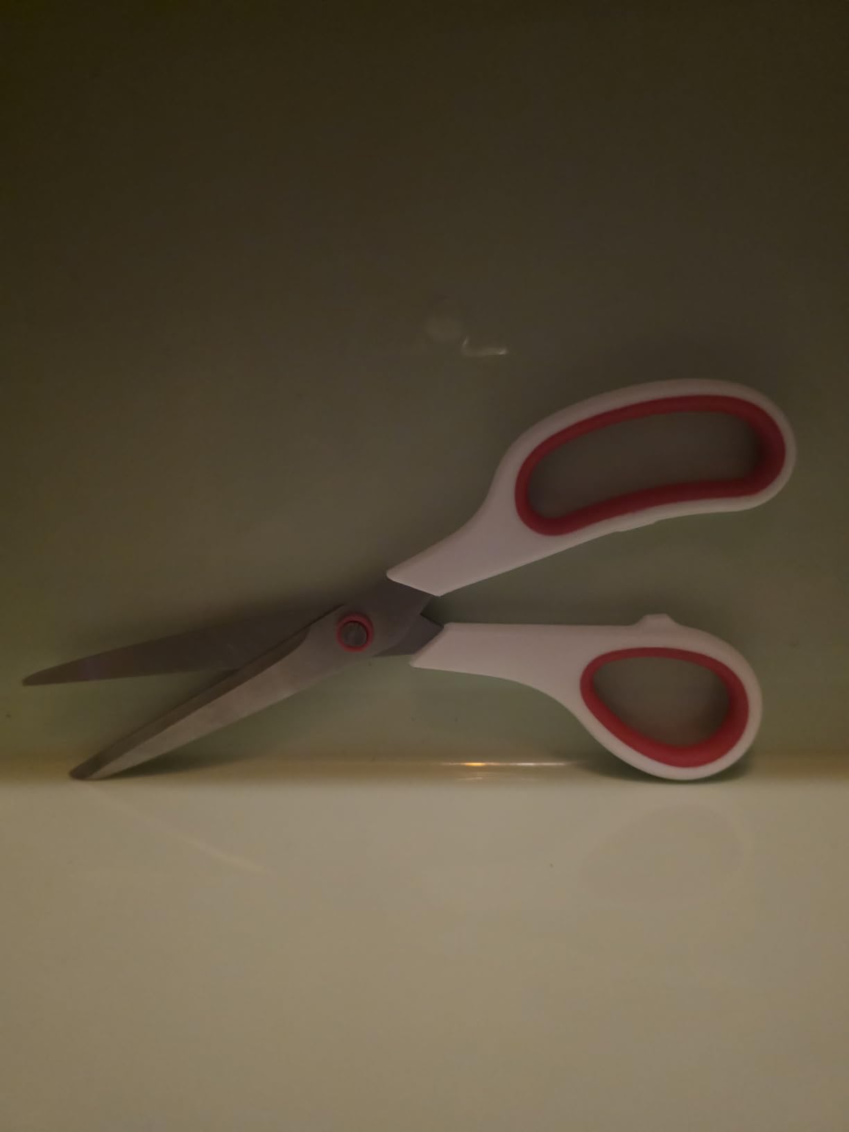 SINGER Fabric Scissors with Comfort Grip, 1-pack, Red & White customer photo 2