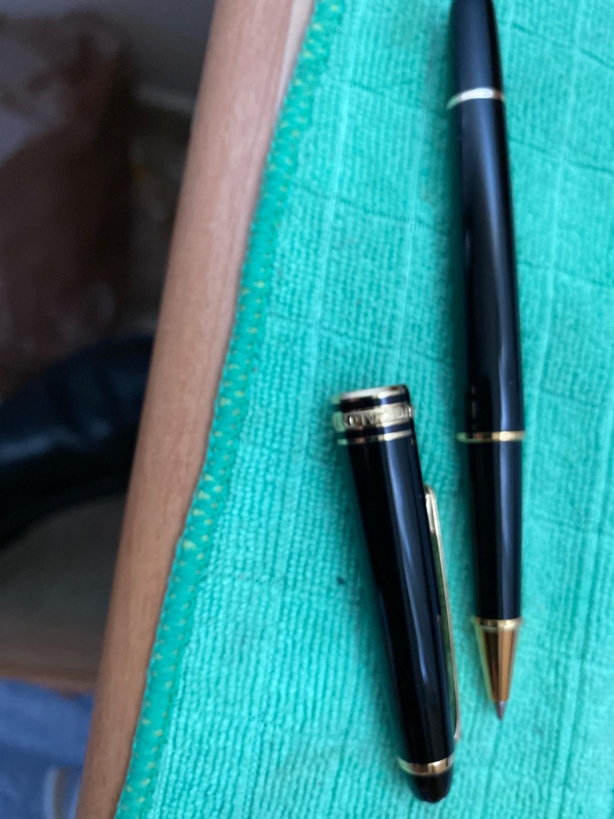 Montblanc Meisterstuck Classique Gold Rollerball Pen (12890) customer photo 2