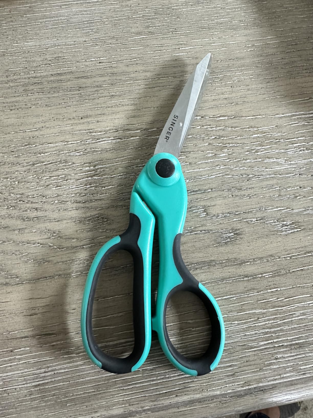 SINGER 8-1/2-Inch ProSeries Heavy Duty Bent Sewing Scissors customer photo 2