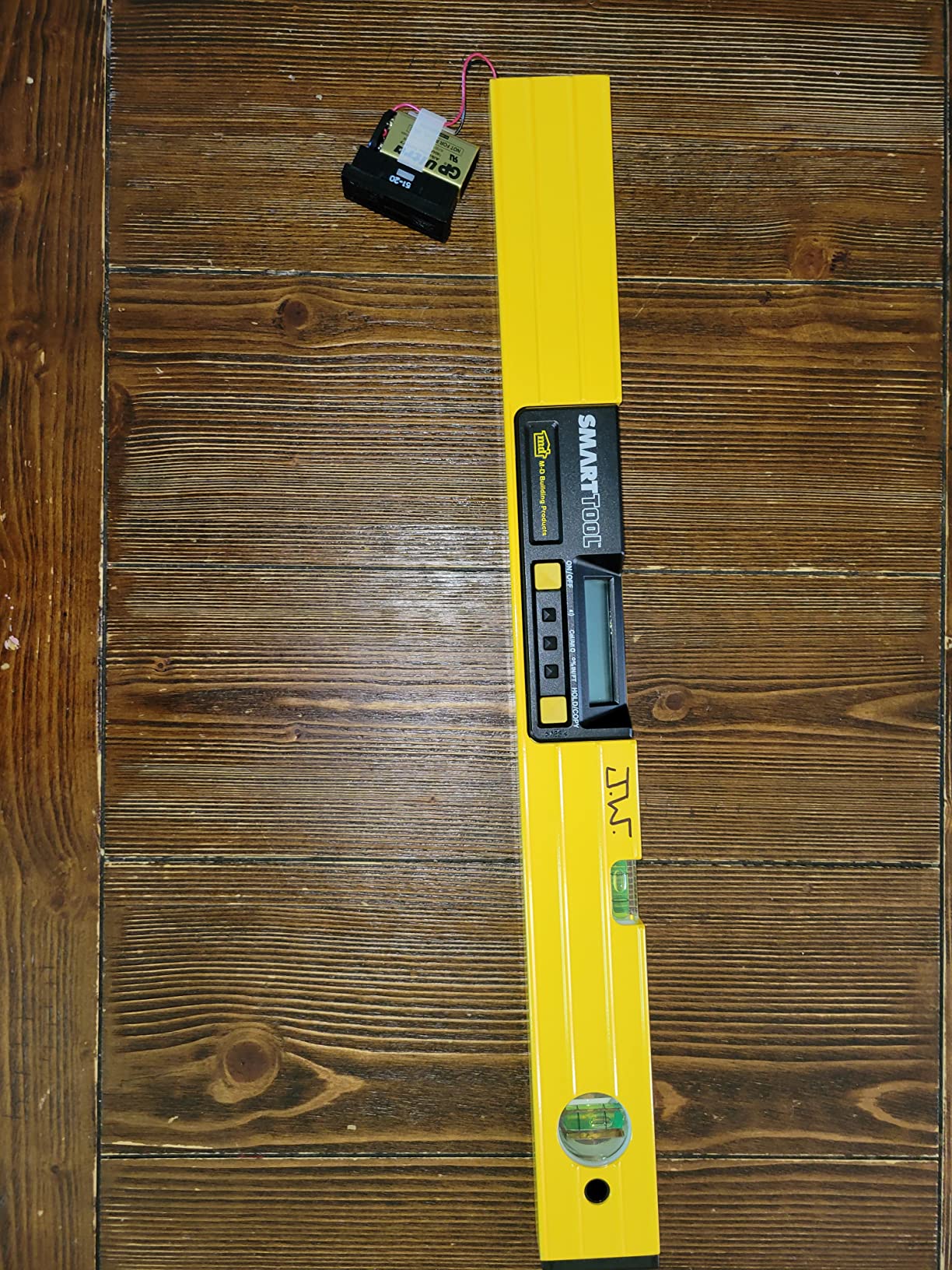 M-D Building Products 92325 SMARTTOOL 48 Inch Digital Level: Precision Measurement w/LCD Screen, Audible Alerts, Water Resistance, High Visibility, Heavy-Duty Aluminum Frame - Includes Carry Case customer photo 1