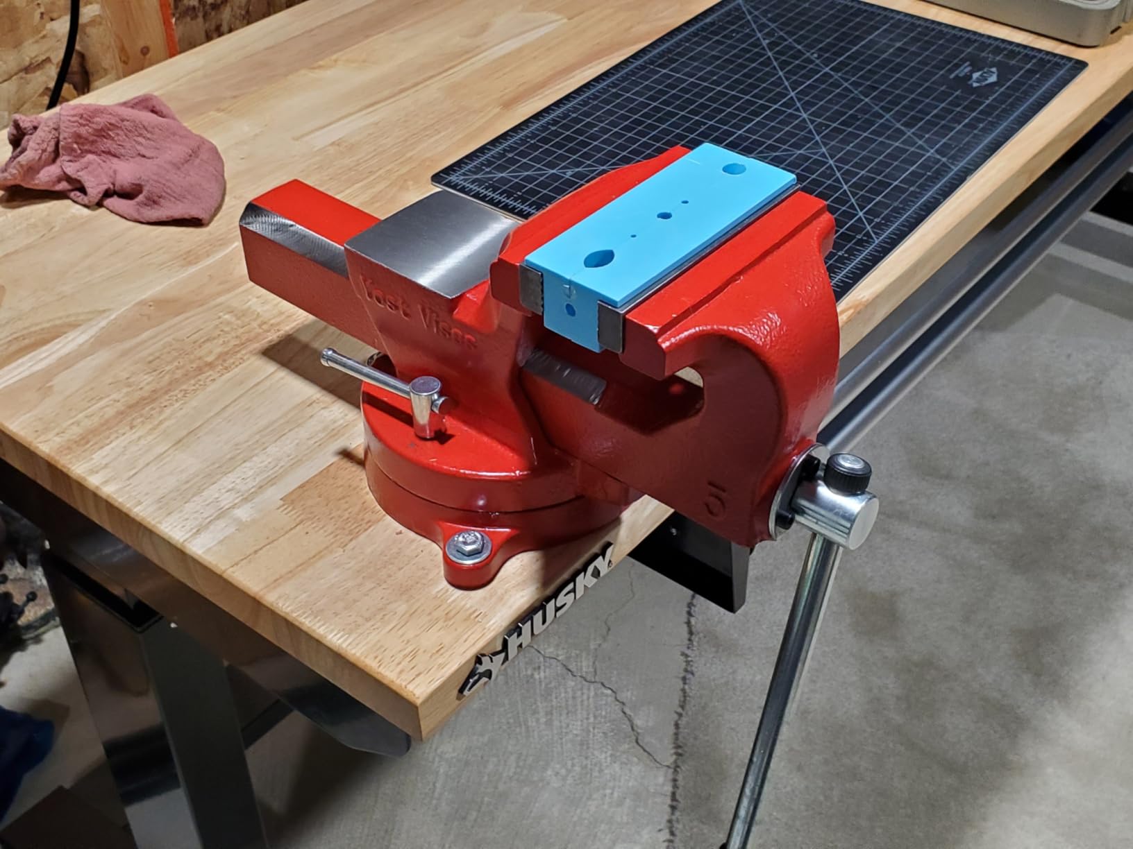Yost Vises ADI-4 Heavy Duty Vise | 130,000 PSI Tensile Strength Austempered Ductile Iron Bench Vise | 4 Inch Jaw Width with a 360 Degrees Interlocking Swivel Base and 2 Lockdowns | Red customer photo 2