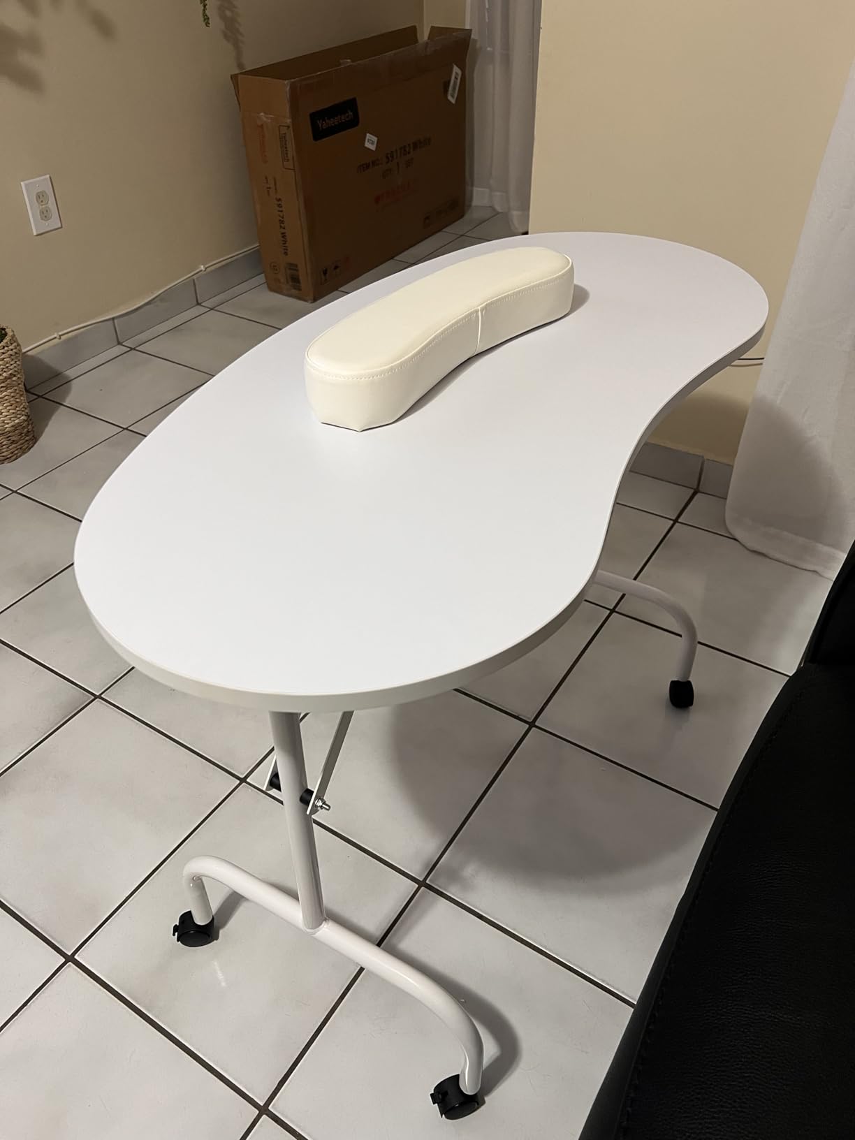 Yaheetech 37-inch Portable & Foldable Manicure Table Nail Desk Workstation with Large Drawer/Client Wrist Pad/Controllable Wheels/Carrying Case for Spa Beauty Salon White, 1 Count (Pack of 1) customer photo 2