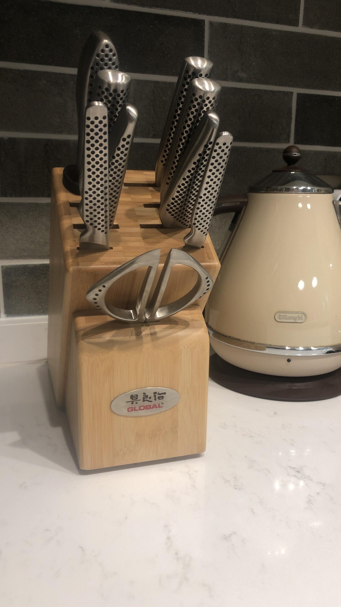 Global 10 Piece Takashi Knife Block Set - Lightweight Japanese Stainless Steel, Razor-Sharp Edge, Made in Japan (G-2, G-9, G-21, G-72, GS-5, GS-6, GSF-15, GSF-22, GKS-210), G-79589AU customer photo 1
