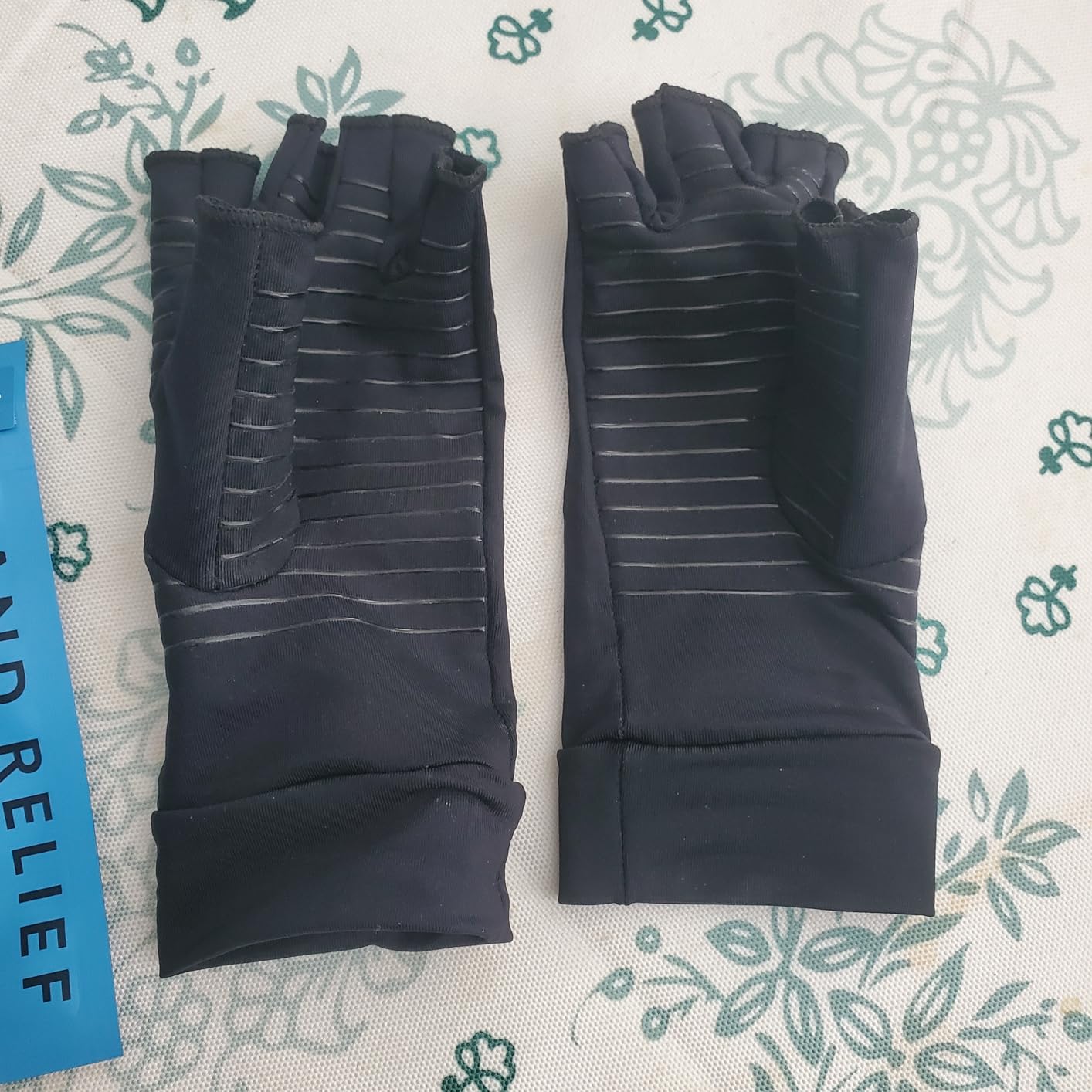 Copper Compression Arthritis Gloves | Fingerless Arthritis Carpal Tunnel Pain Relief Gloves For Men & Women | Hand Support Wrist Brace For Rheumatoid, Tendonitis, Swelling, Crocheting, Typing (M) customer photo 2