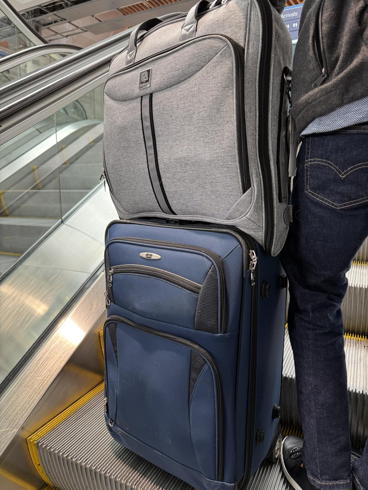 ZEGUR Premium Suit Garment Bag Carry On - Hangs 4 Suits - Travel & Business with Shoulder Strap and Laptop Compartment customer photo 1
