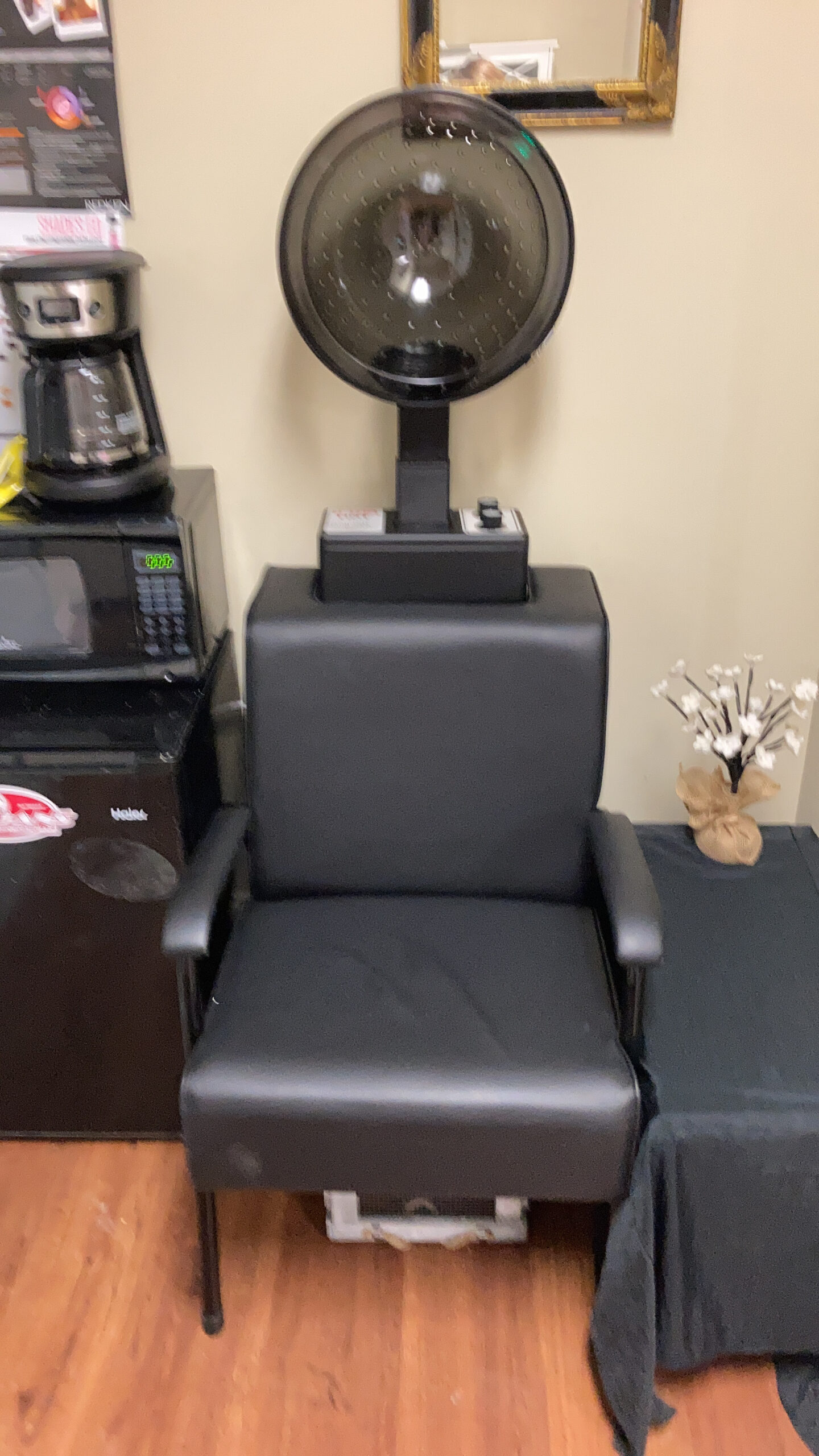 Pibbs 1098 Professional Salon Dryer Chair with X-Tra Hot 980W Dryer - Extra Large Adjustable Hood, 4 Heat Settings & Timer, Durable Vinyl Upholstery, Open-Base Design, Black customer photo 1