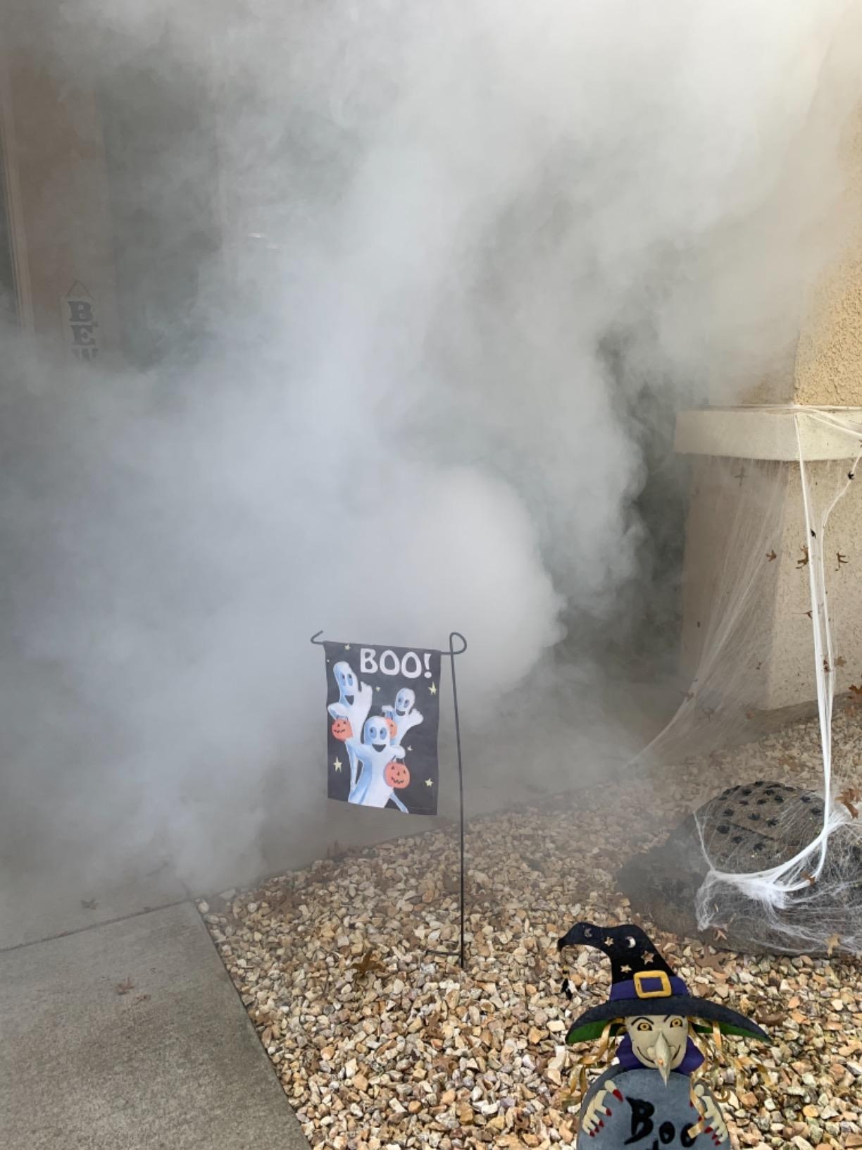 Chauvet DJ Hurricane 1600 Compact High-Output Fog Machine w/Timer Remote & Automatic Shut-Off customer photo 1