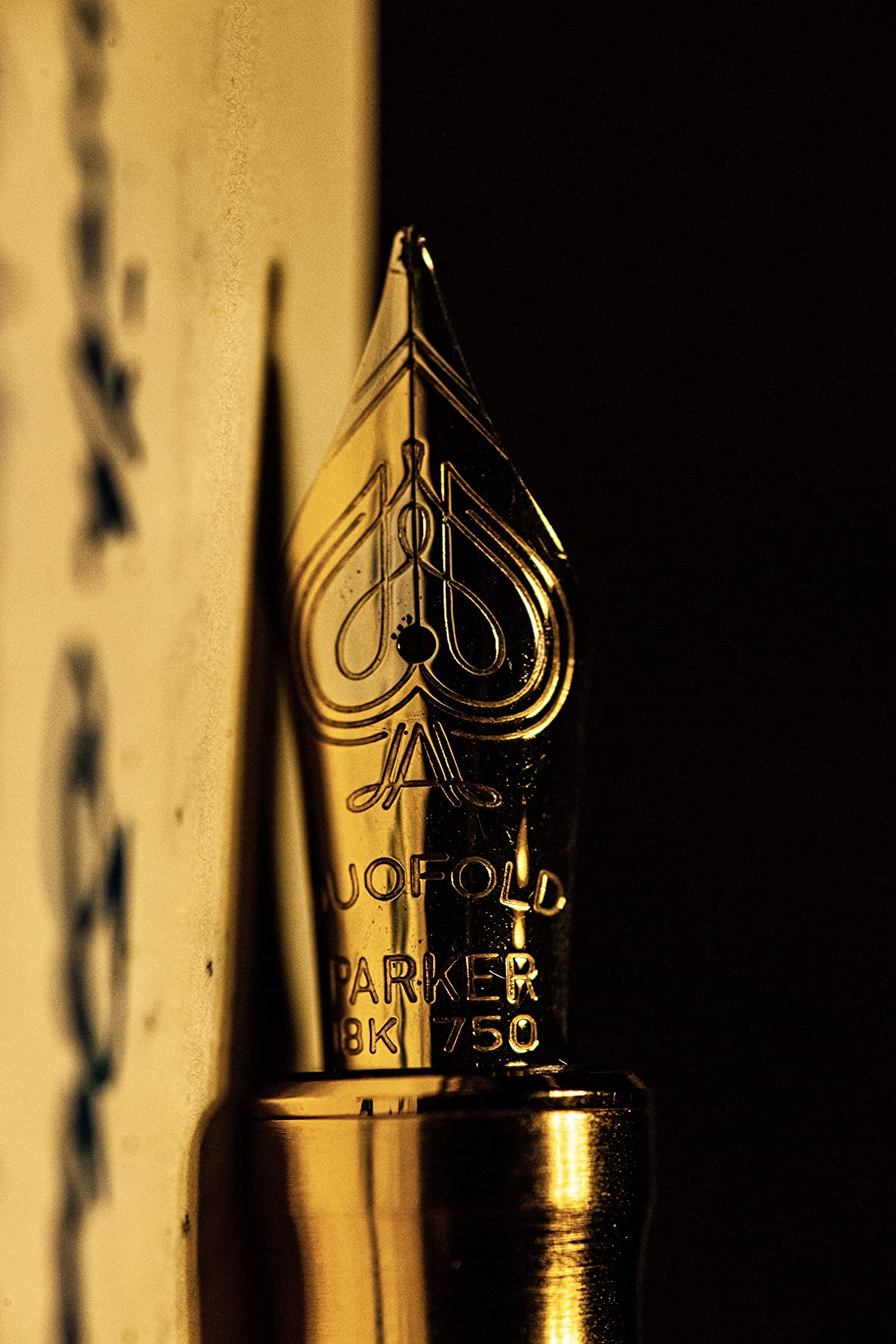 Parker Duofold Centennial Fountain Pen, Prestige Blue Chevron, Medium Solid Gold Nib, Black Ink and Convertor customer photo 1