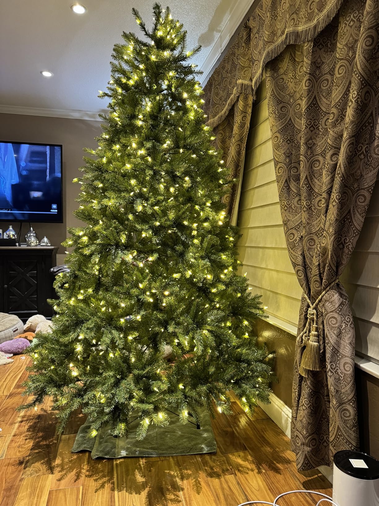 National Tree Company 9 ft Pre-Lit Dunhill Fir Artificial Christmas Tree, 900 LED Lights, 4,029 Tips, PowerConnect, Foot Pedal, 10 Light Functions customer photo 2