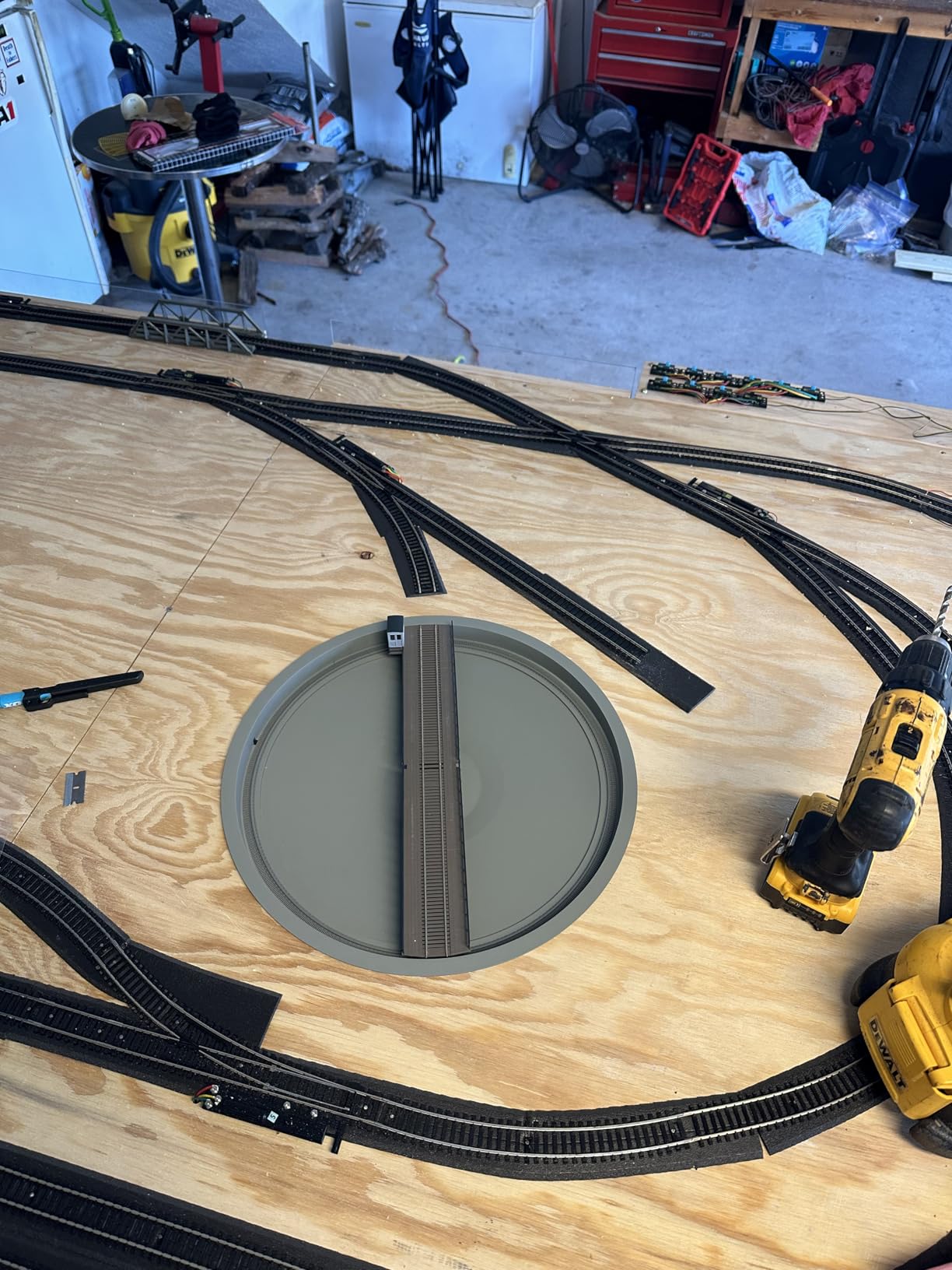 Walthers Cornerstone Motorized 110' Turntable with DCC, HO Scale customer photo 2