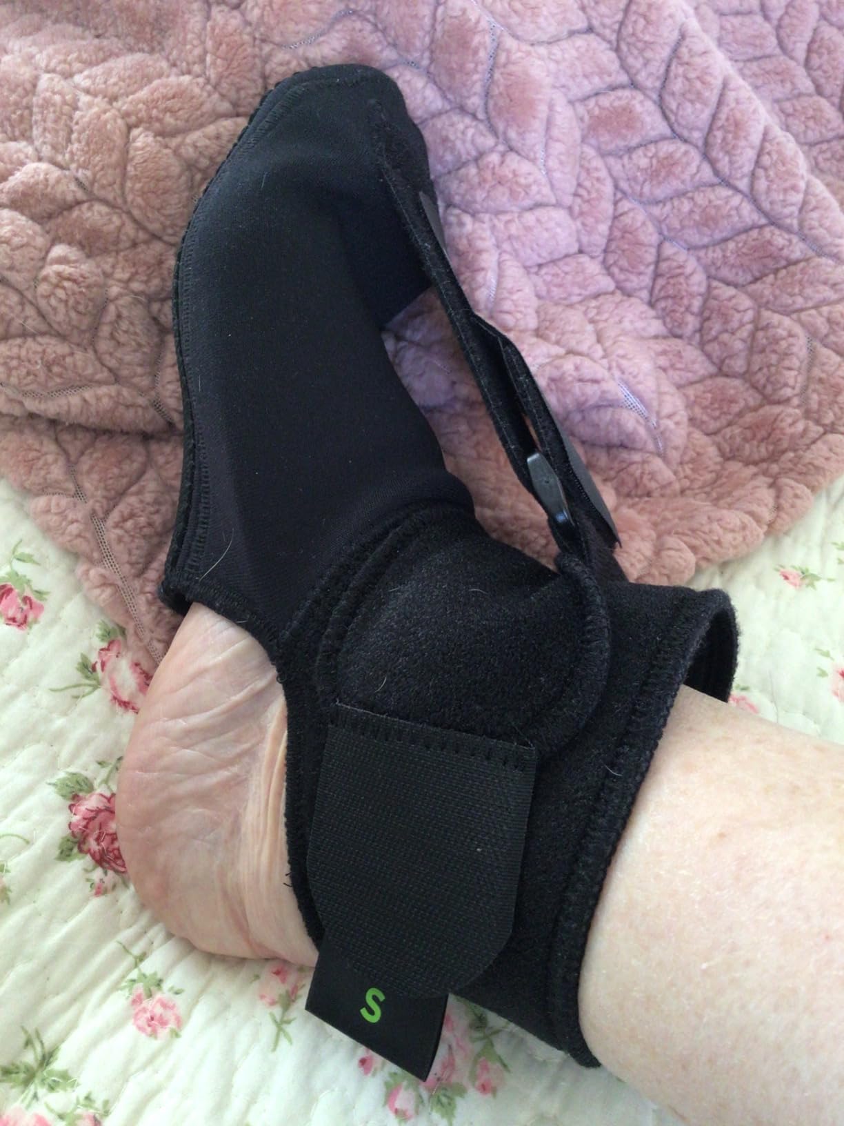 BraceAbility Plantar Fasciitis Night Splint Sock - Soft Plantar Fascia Boot for Sleeping, Achilles Tendonitis Relief, Foot Drop, Heel Pain - Planter Facetious Night Sling Brace for Women and Men (S) customer photo 1