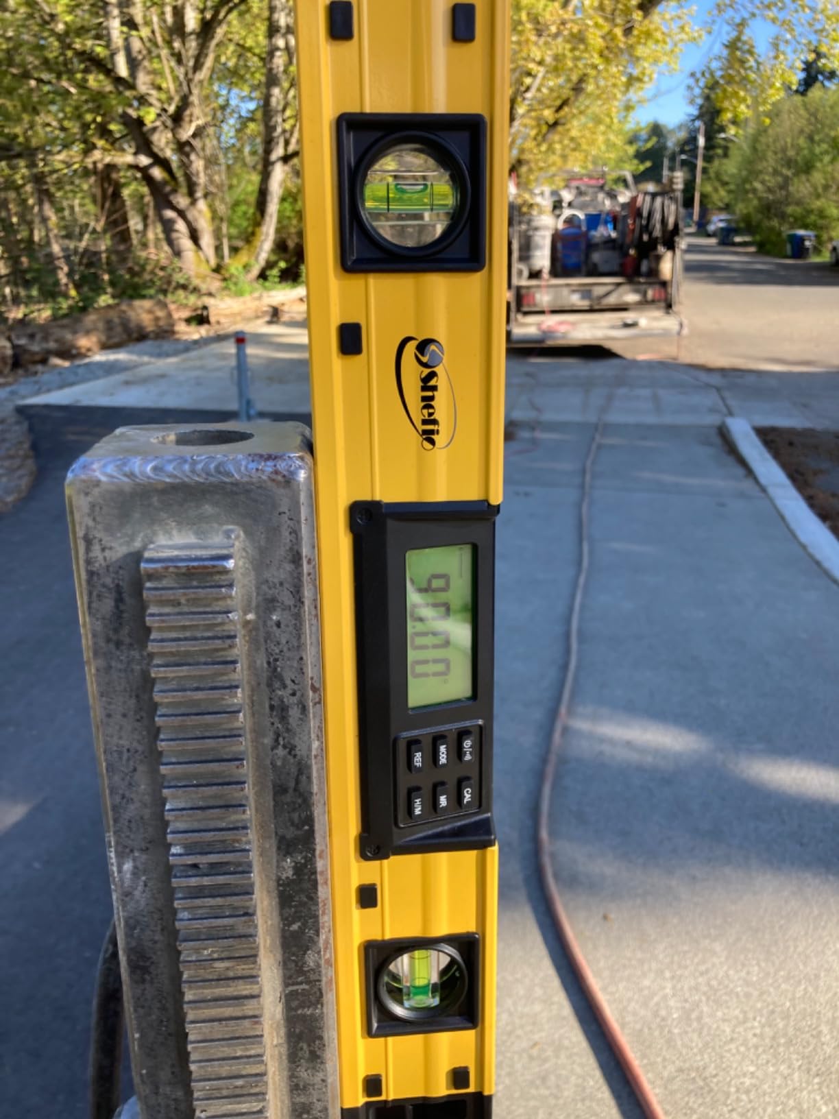 Smart Level 24 Inch Digital Level: Blending Accuracy And Practicality - Electronic Level Tool, Master Precision, With Batteries & Case customer photo 1