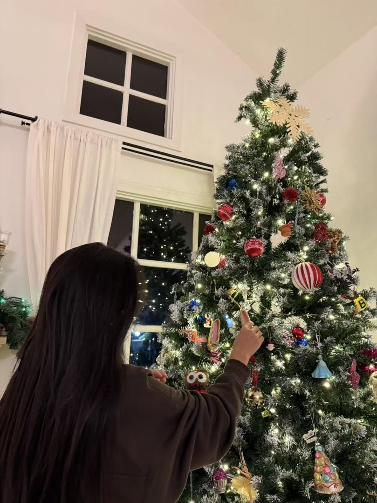 Best Choice Products 9ft Pre-Lit Spruce Artificial Holiday Christmas Tree w/ 900 Incandescent Lights, 2028 Branch Tips, Easy Assembly, Metal Hinges customer photo 1