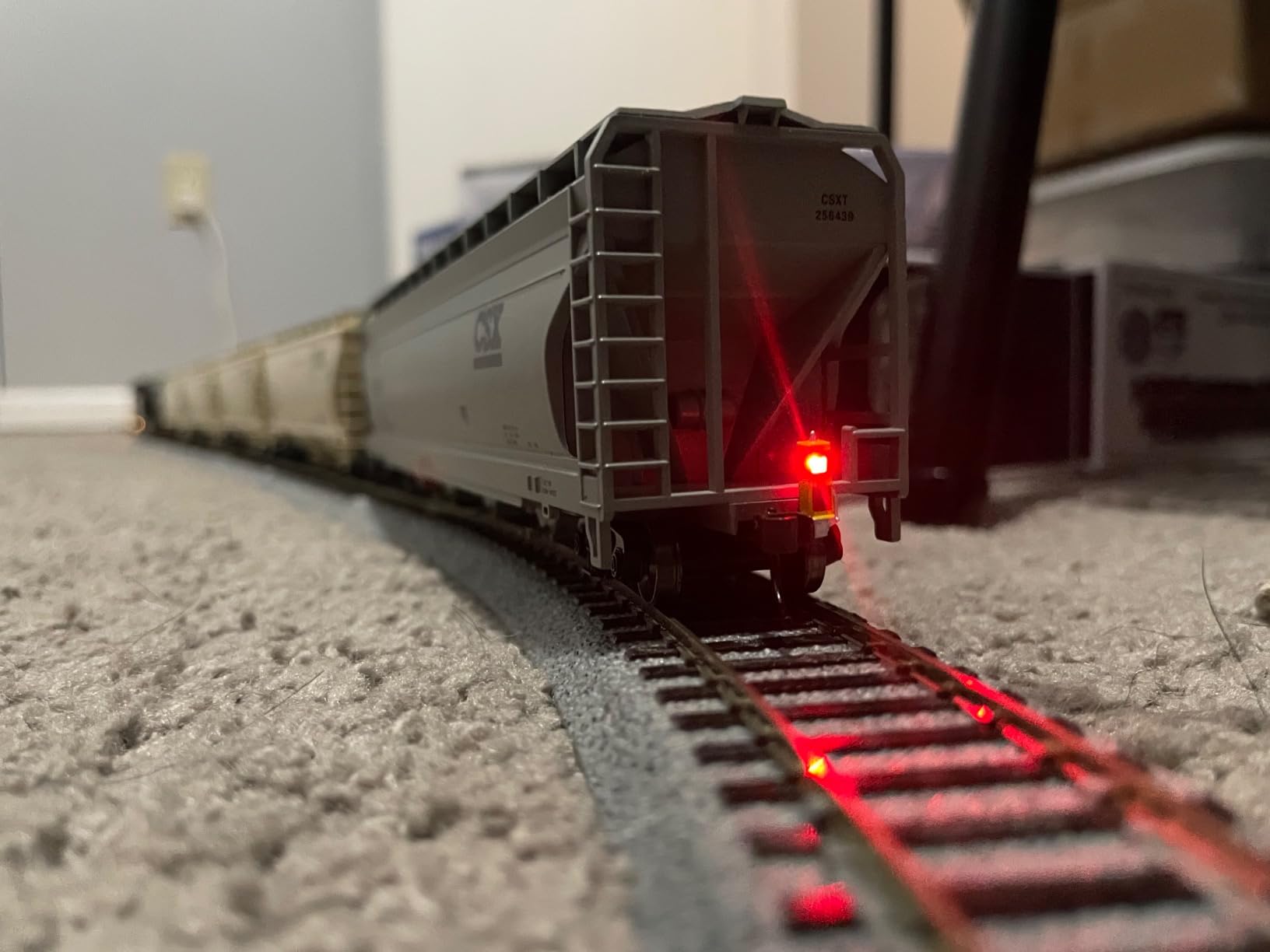 Bachmann Trains End of Train Device with Track-Powered Flashing LED - HO Scale customer photo 1