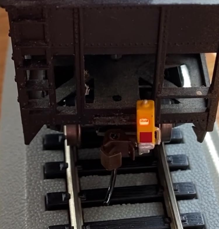 Bachmann Trains End of Train Device with Track-Powered Flashing LED - HO Scale customer photo 2