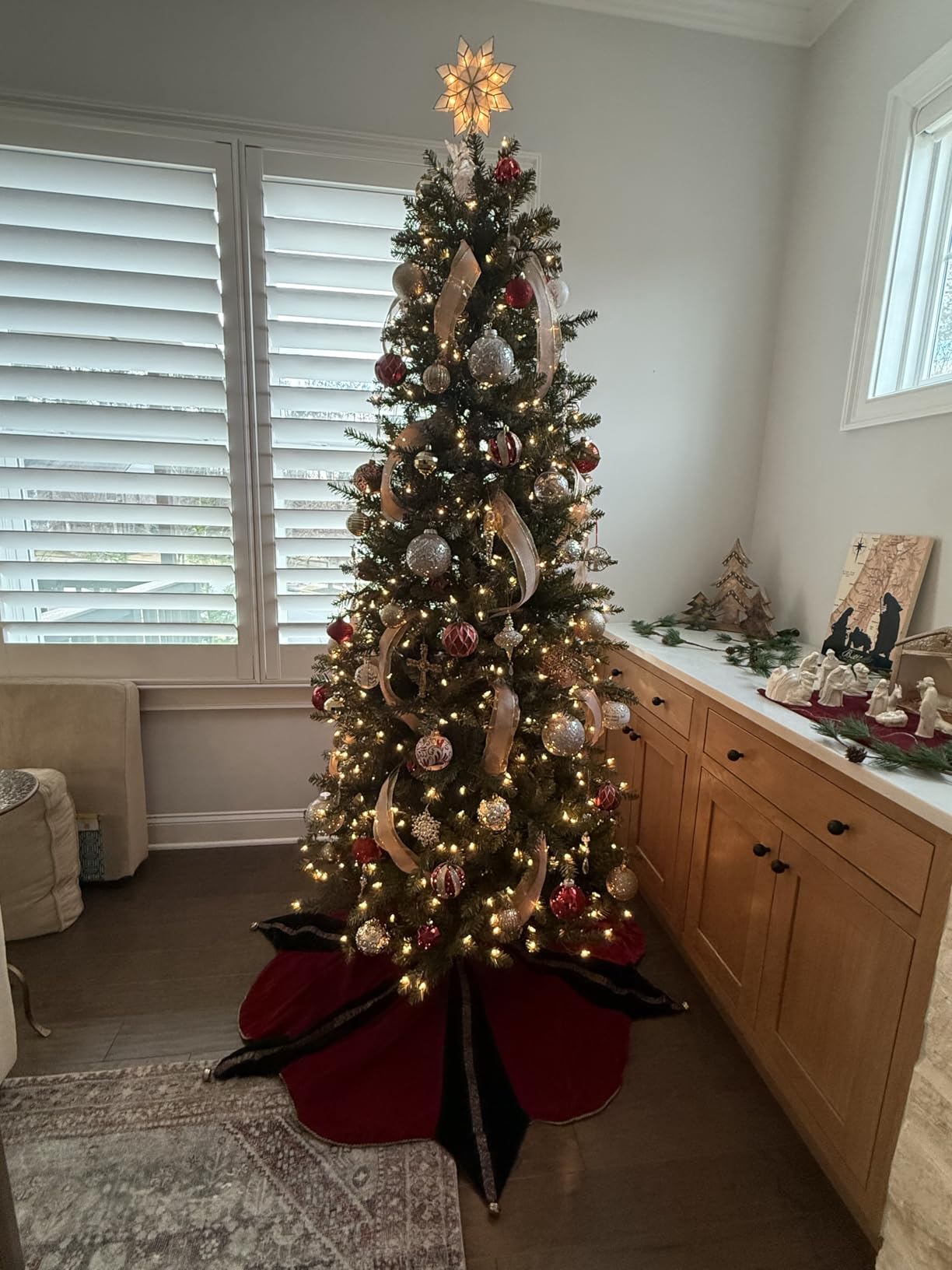 Puleo International 9ft Pre-Lit Slim Fraser Christmas Tree with 800 Clear Lights, 2093 Realistic Dense Branch Tips, Easy Setup Artificial Trees with Sturdy Metal Stand customer photo 1