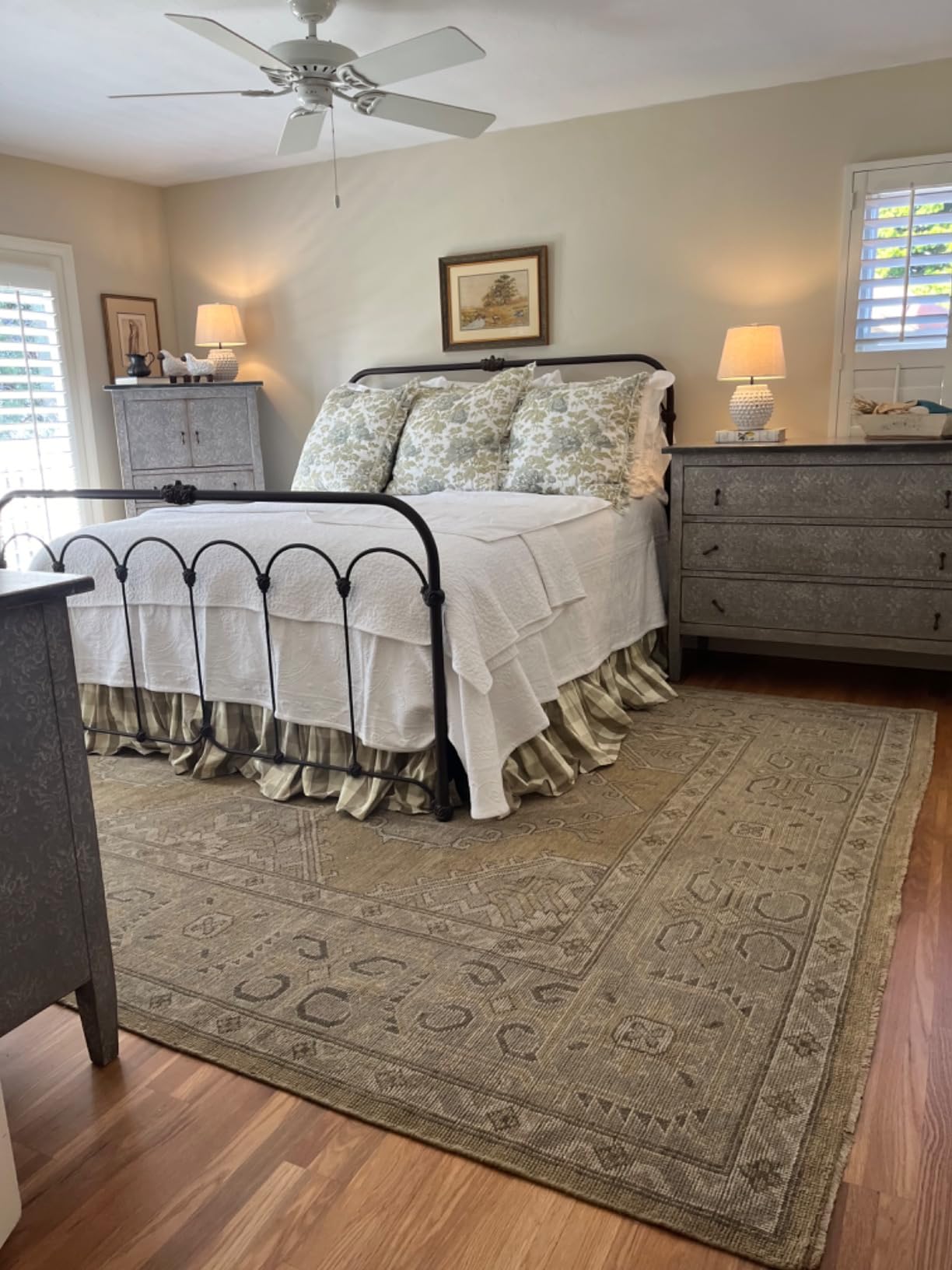 SAFAVIEH Izmir Collection Area Rug - 6' x 9', Gold & Grey, Hand-Knotted Traditional New Zealand Wool, Ideal for High Traffic Areas in Living Room, Bedroom (IZM180A) customer photo 1
