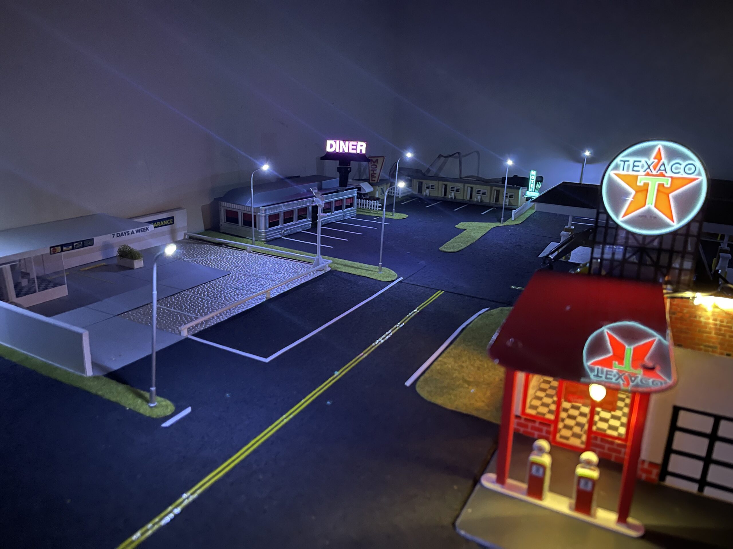 Yetaha 20Pcs Model Railway Train Model Street Lights, LED Dual Lampposts, HO OO Scale, Dual Heads Gauge Model Street Light Layout customer photo 1