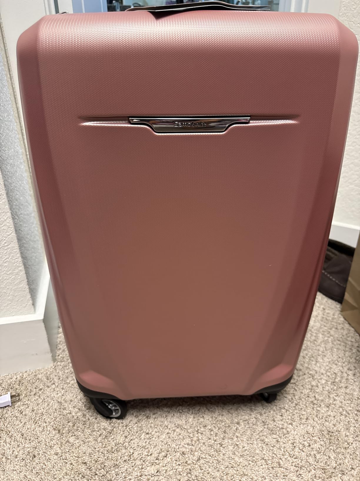 Samsonite Winfield 3 DLX Hardside Expandable Luggage with Spinners, Black, 3-Piece Set (20/25/28) customer photo 1