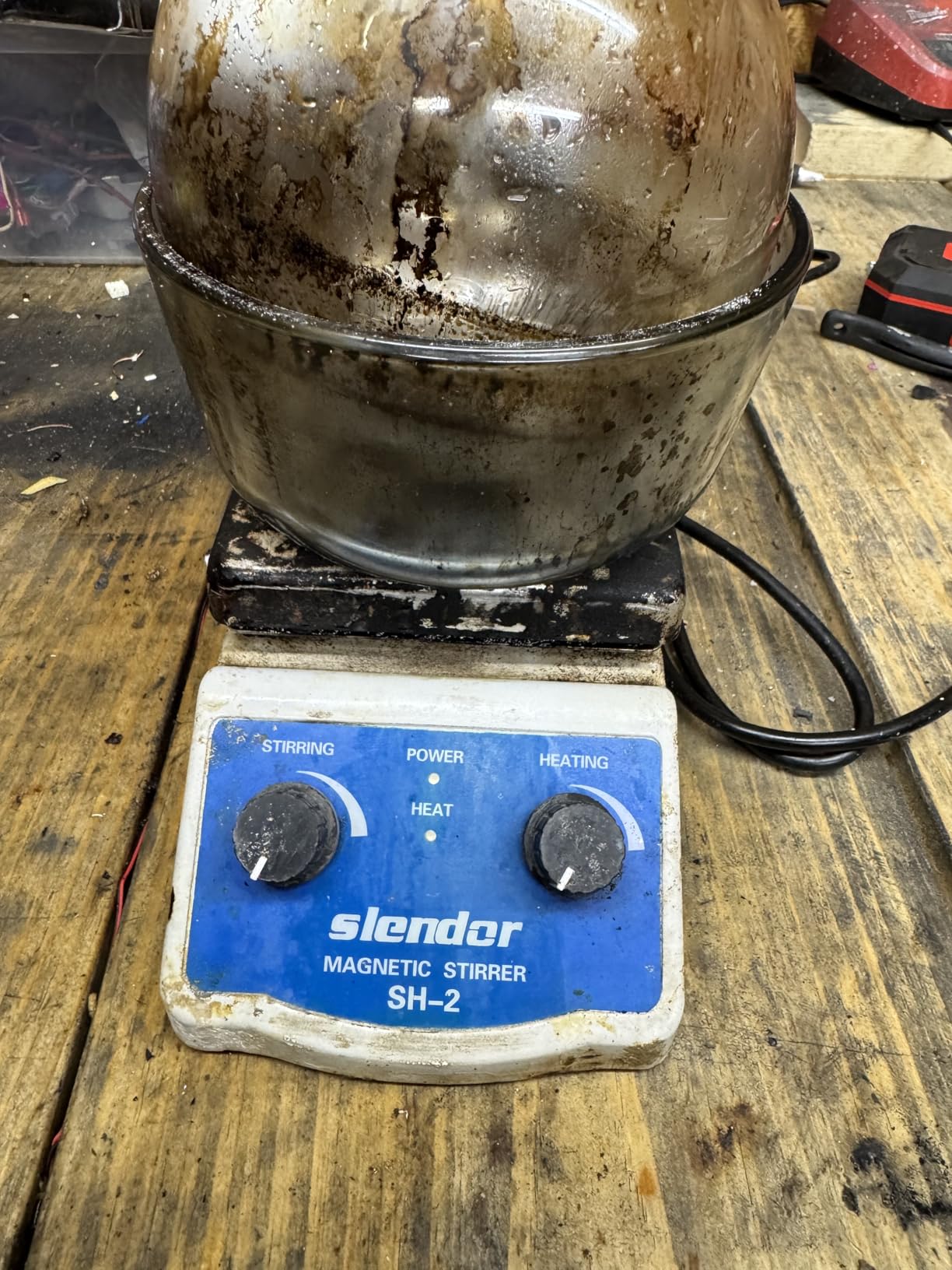 Slendor Magnetic Stirrer Hot Plate Mixer 1000ml Stirring Capacity 5 x 5 inch Max 520F Hotplate and 100-2000 RPM Stirrer, Stirring Bar & Support Stand Included customer photo 1