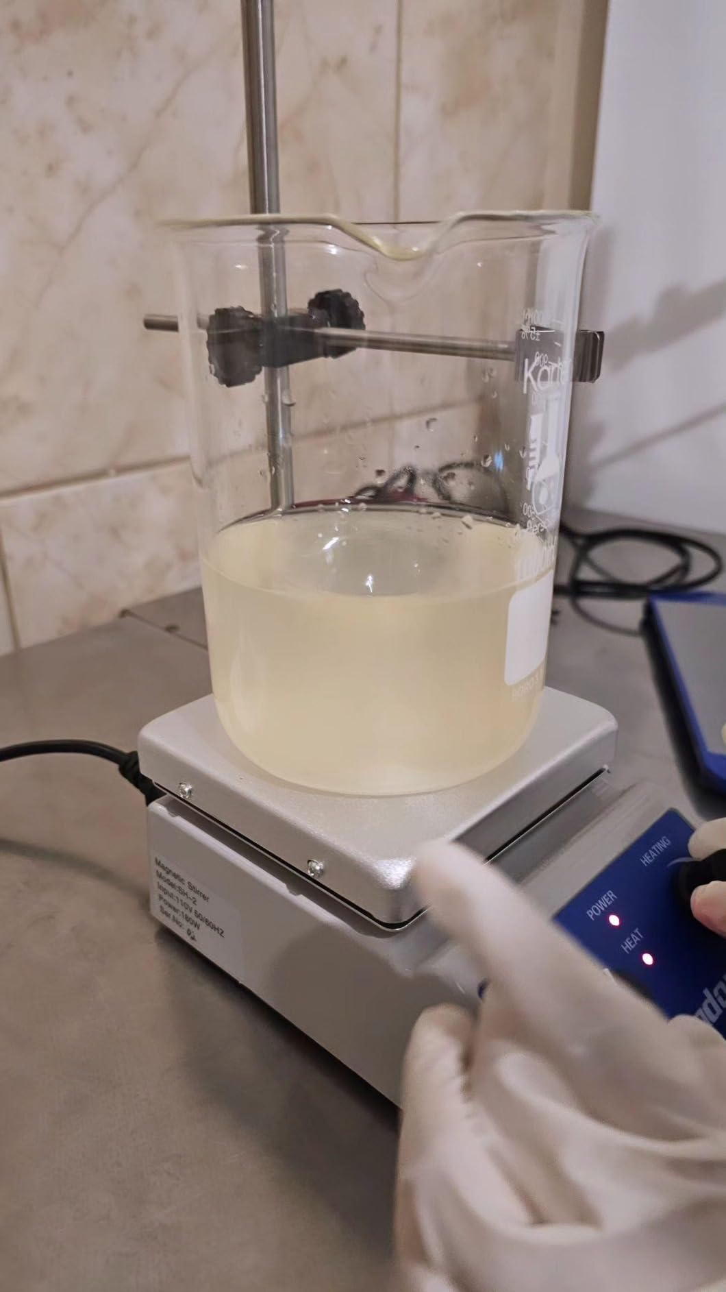 Slendor Magnetic Stirrer Hot Plate Mixer 1000ml Stirring Capacity 5 x 5 inch Max 520F Hotplate and 100-2000 RPM Stirrer, Stirring Bar & Support Stand Included customer photo 2
