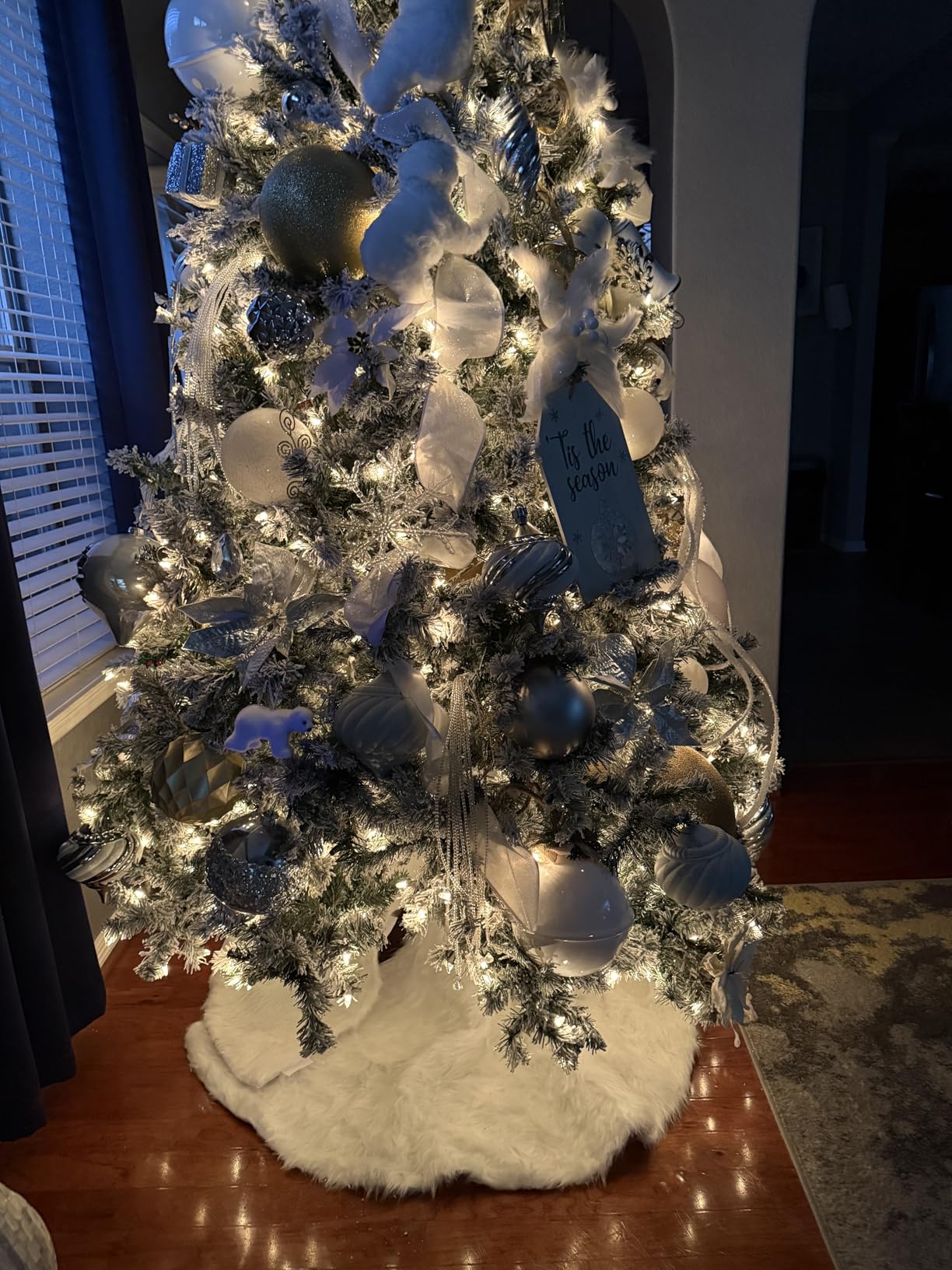 Best Choice Products Pre-Lit Artificial Christmas Tree, 9ft Snow Flocked Design Pine Tree, Full Appearance Snowy w/Easy Assembly, Metal Stand customer photo 2