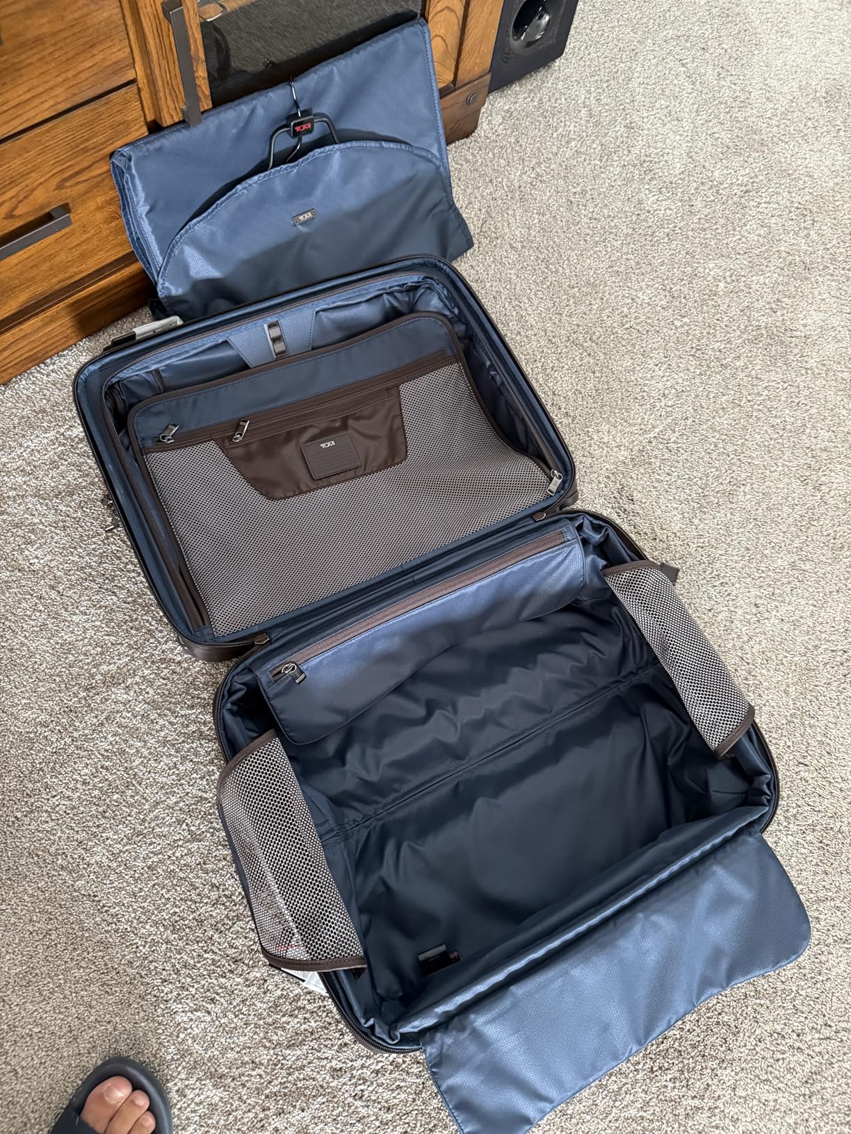 Alpha Large Dual Access Expandable 4-Wheeled Carry-On Luggage - Zip Expansion, Travel Suitcase - TSA Lock Tracer customer photo 2