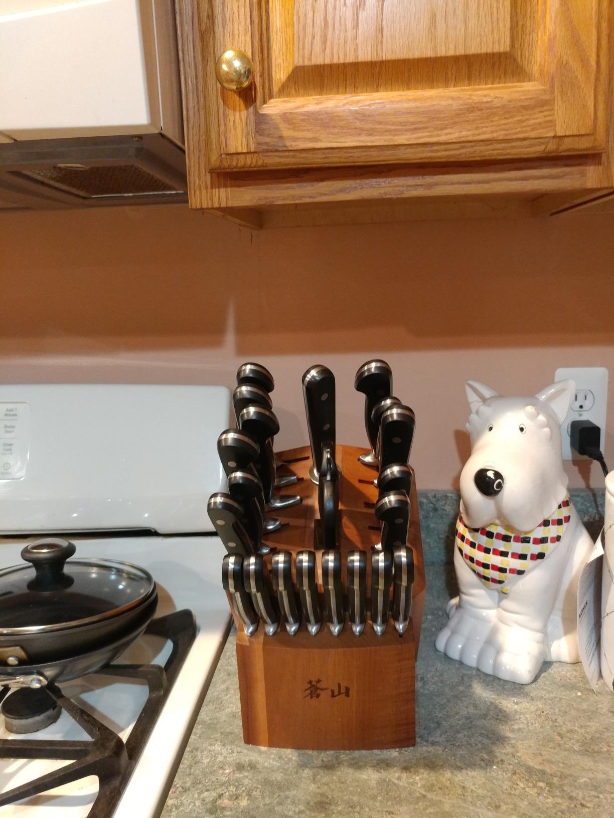Cangshan V2 Series 1024128 German Steel Forged 23-Piece Knife Block Set, Acacia Wood Block customer photo 2