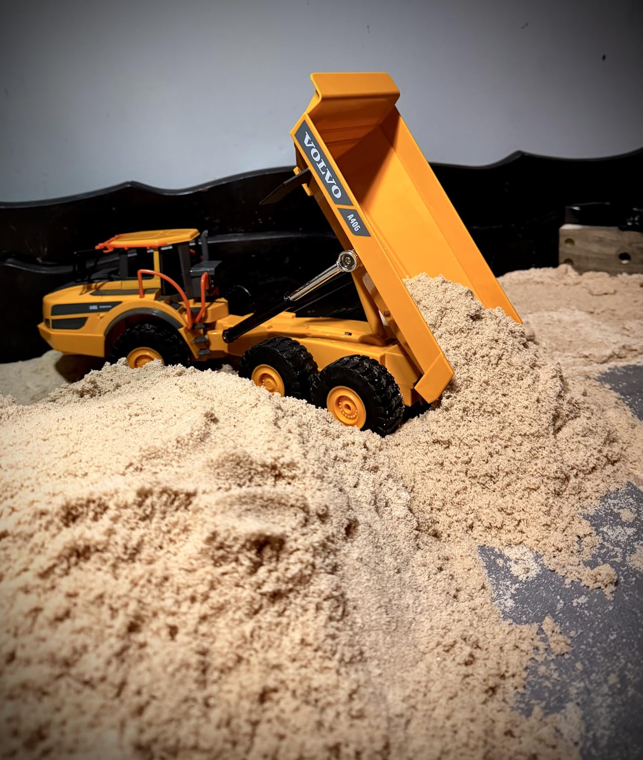 DOUBLE E Volvo RC Excavator 17 Channel 3 in 1 Construction Toys, 17 Channel Remote Control Vehicles Tractor Sandbox Toys Digger with Metal Shovel Drill Grab RC Truck for Kids Adults customer photo 1