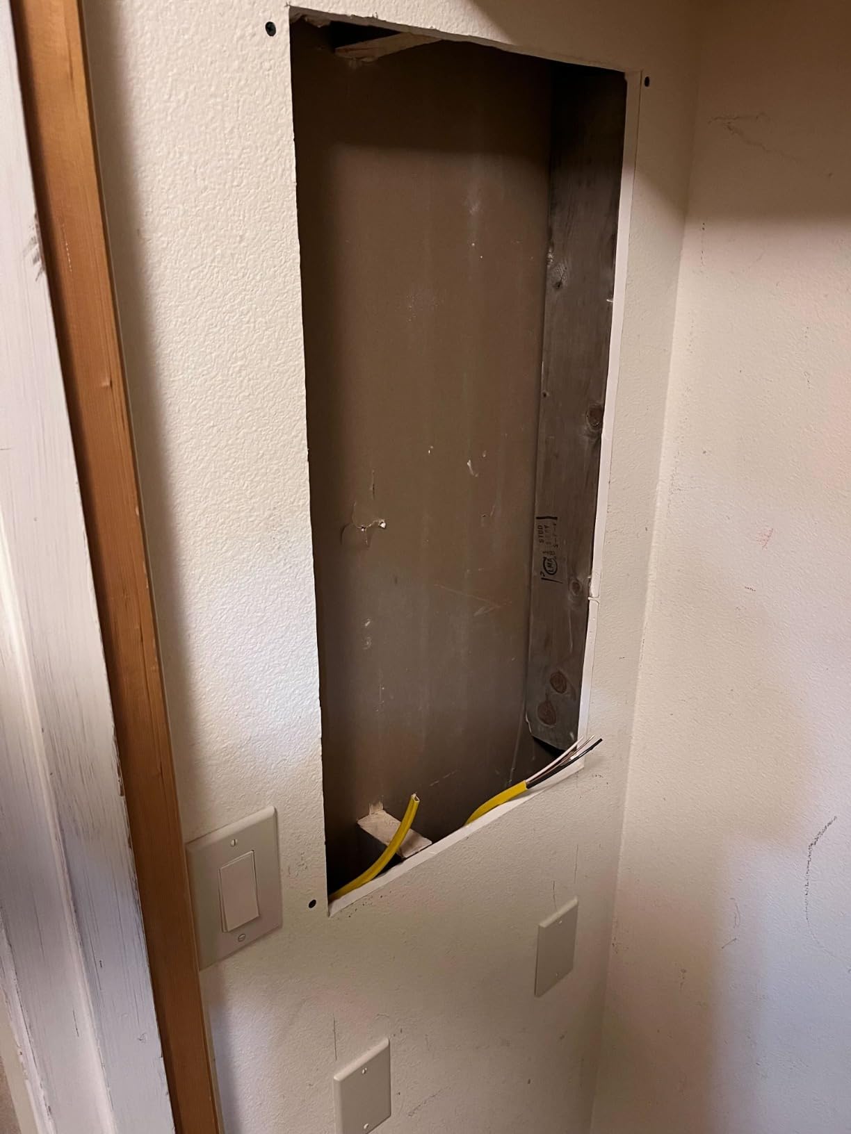 Leviton 28 Inch Wireless Structured Media Center with Vented Cover, 49605-28W, White customer photo 2