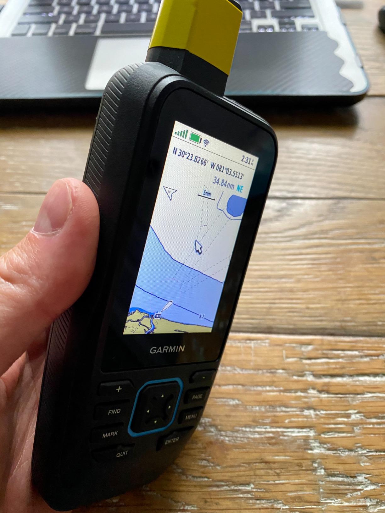 GPSMAP 86Sci, Floating Handheld GPS with Button Operation, Preloaded BlueChart G3 Coastal Charts And Inreach Satellite Communication capabilities, Stream Boat Data From Compatible Chartplotters customer photo 1
