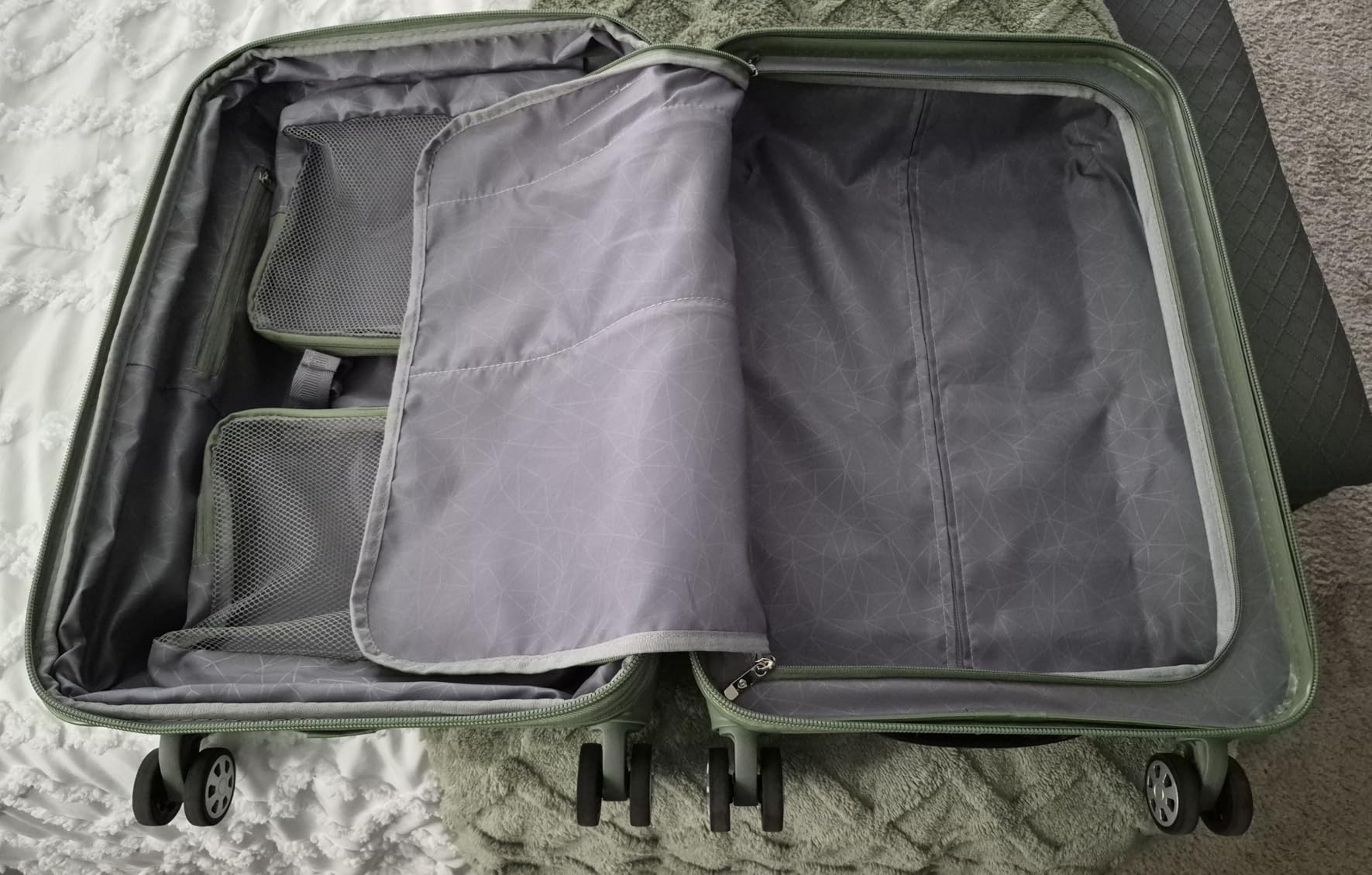 Traveler's Choice Pagosa Hardshell Expandable Luggage with Spinner Wheels, Black, 2-Piece Set (22/27) customer photo 1